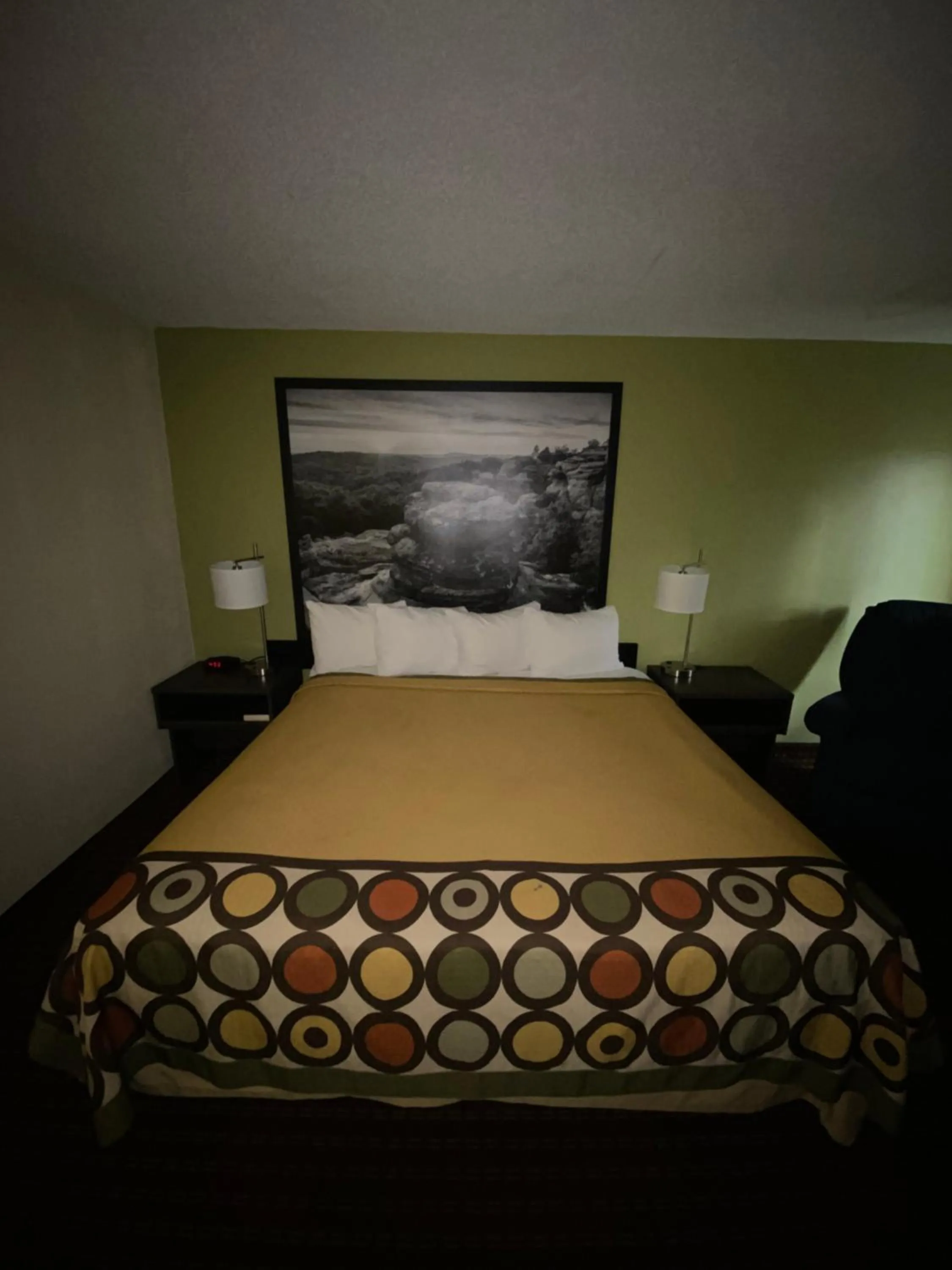 Bed in Super 8 by Wyndham Metropolis