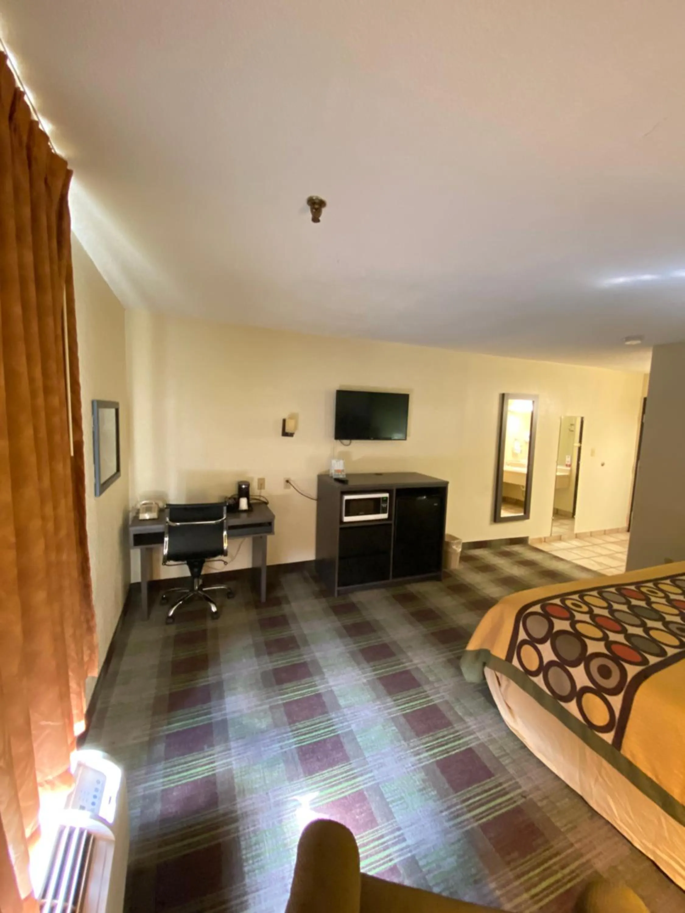 Bed in Super 8 by Wyndham Metropolis