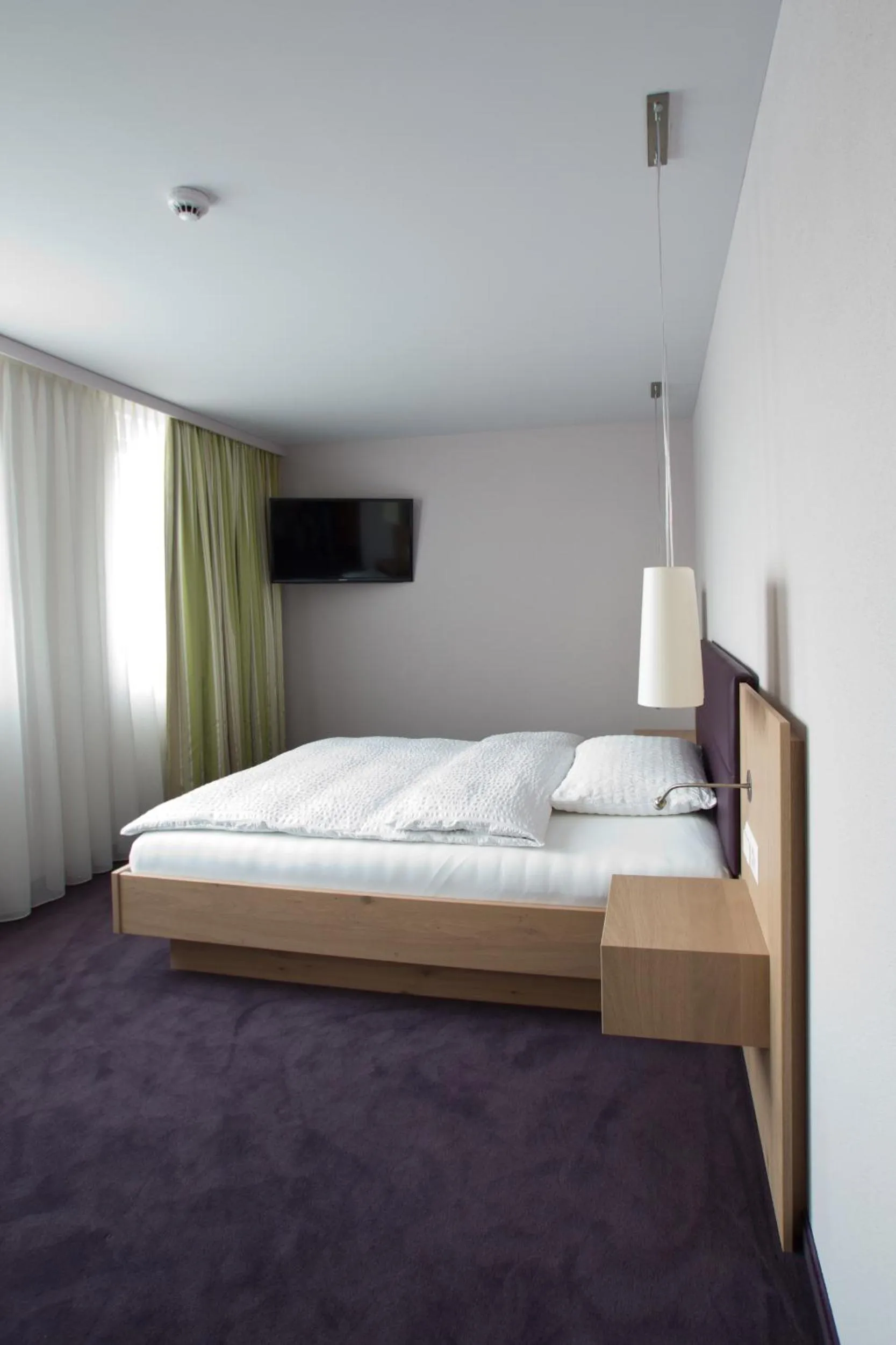 TV and multimedia, Bed in OCHSEN LODGE by Ochsen Lenzburg