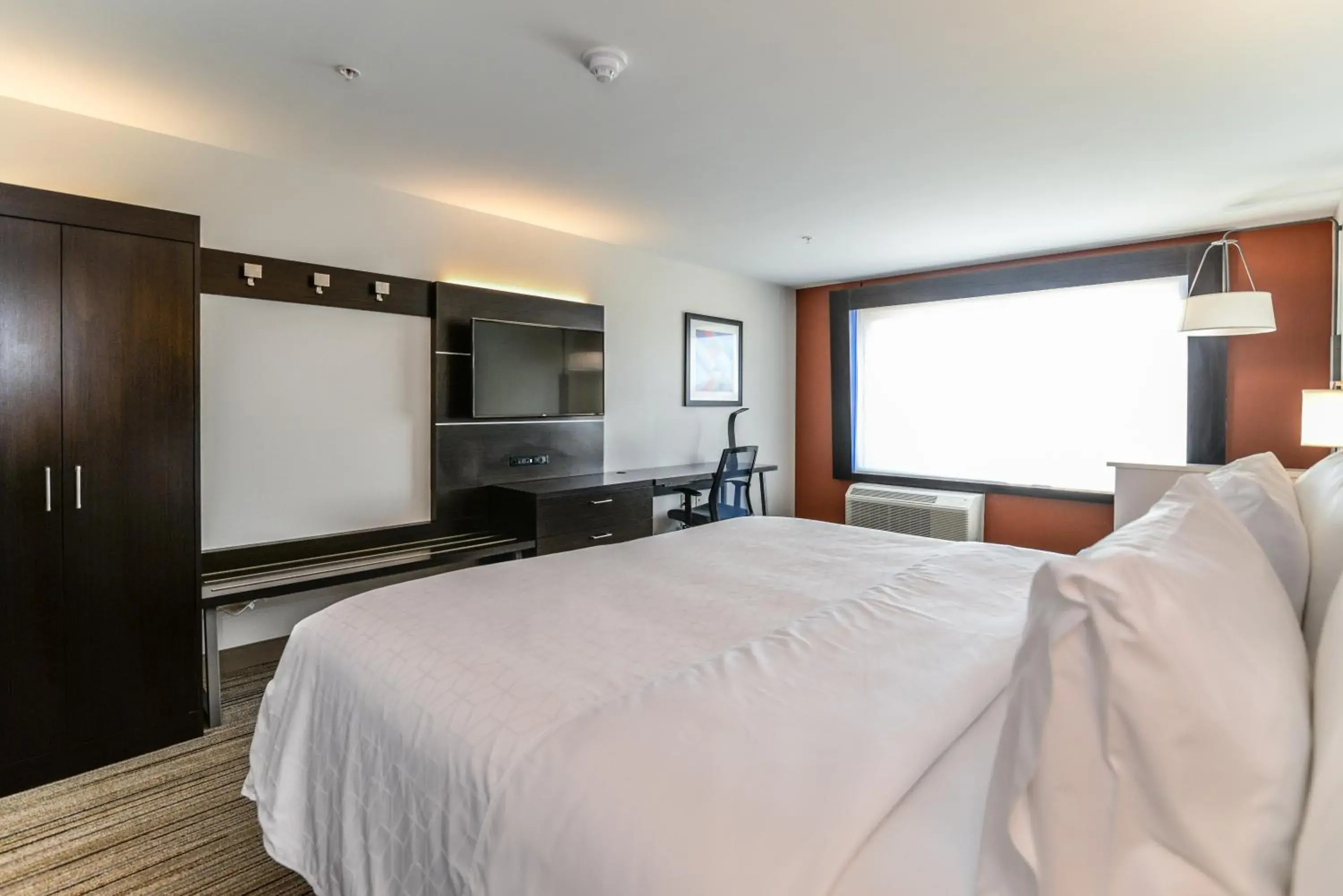 Bed in Holiday Inn Express & Suites Allen Park, an IHG Hotel Bed in Holiday Inn Express & Suites Allen Park, an IHG Hotel