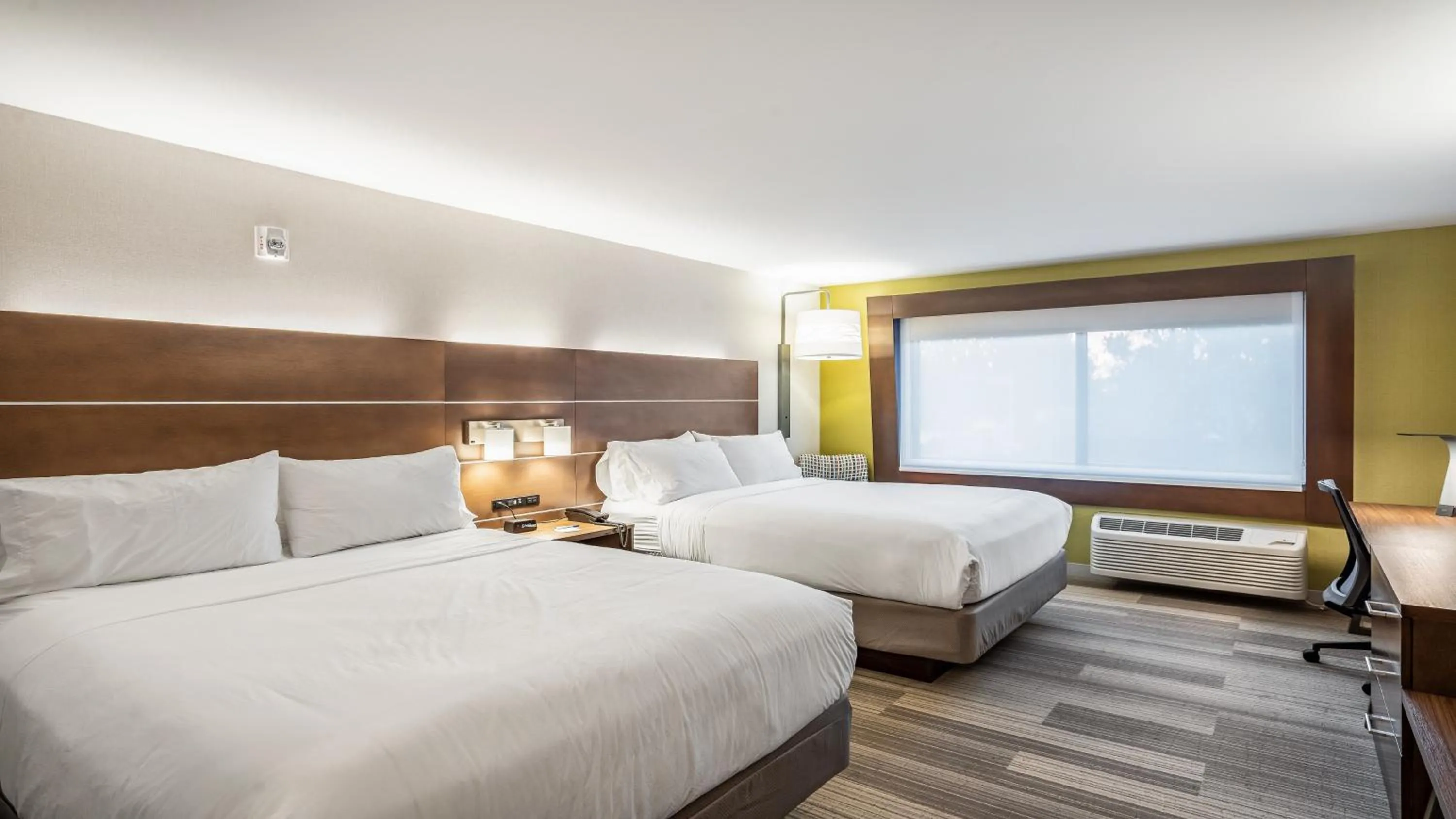 Photo of the whole room, Bed in Holiday Inn Express & Suites Platteville by IHG