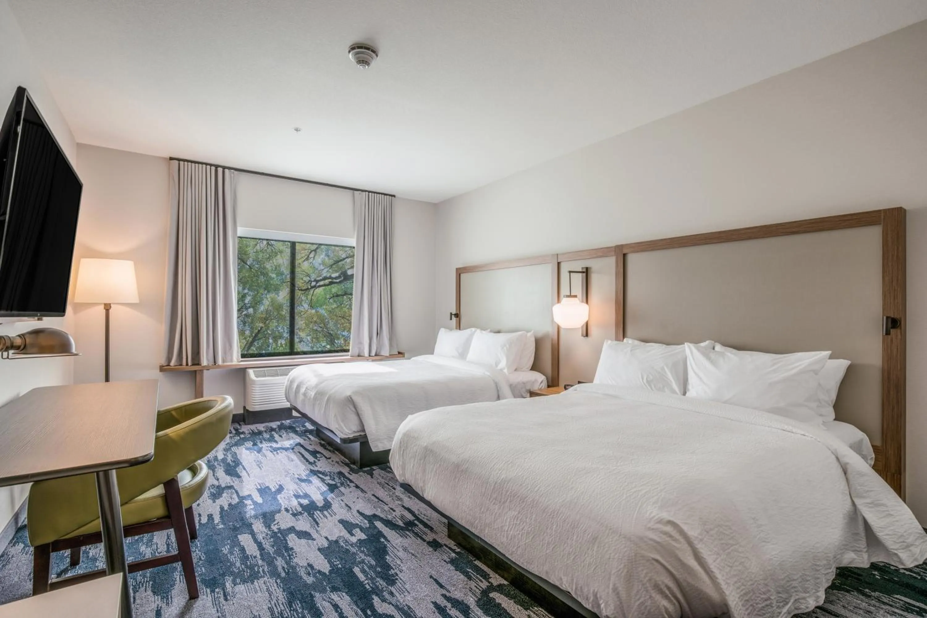 Bed in Holiday Inn Express & Suites Platteville by IHG