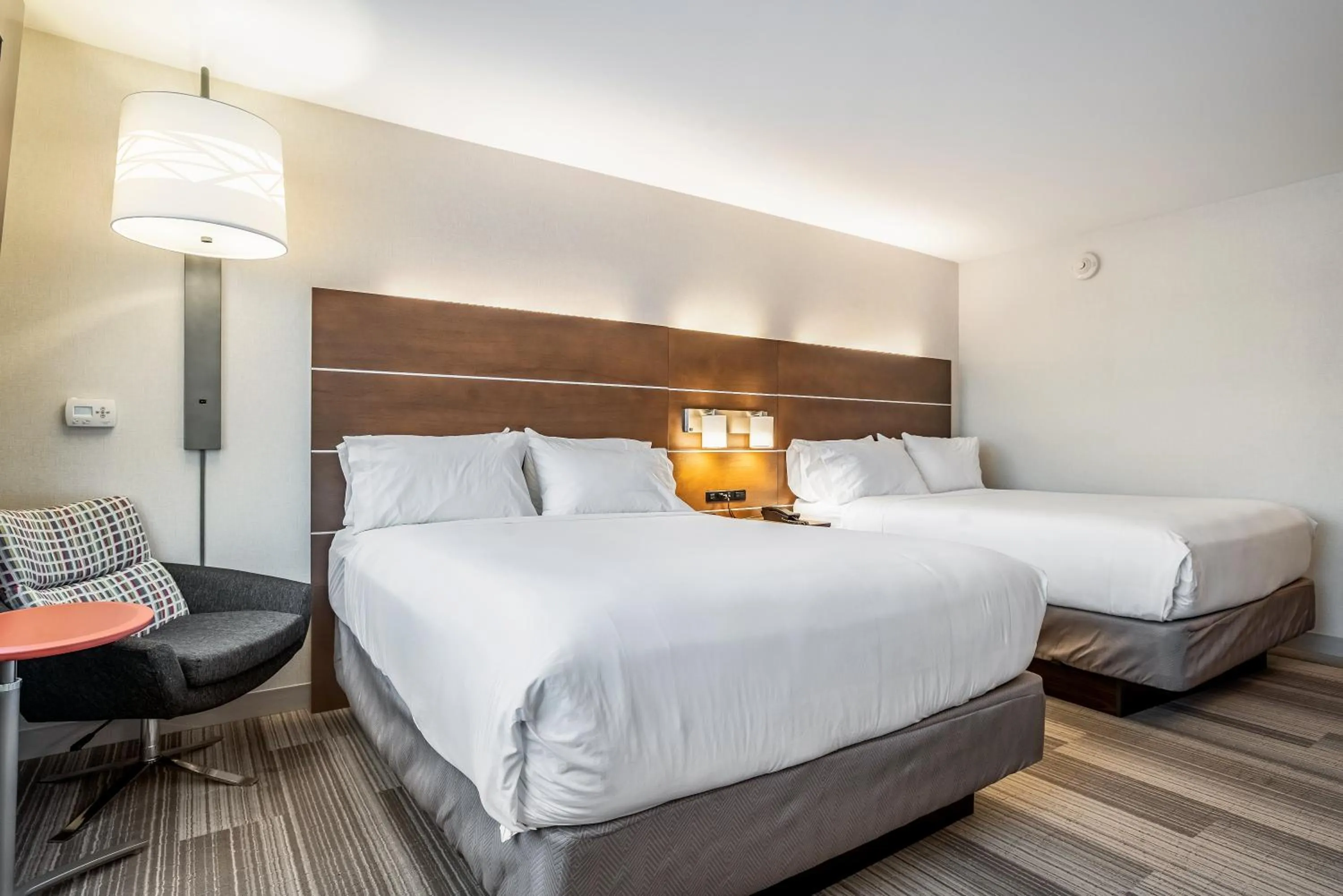 Photo of the whole room, Bed in Holiday Inn Express & Suites Platteville by IHG