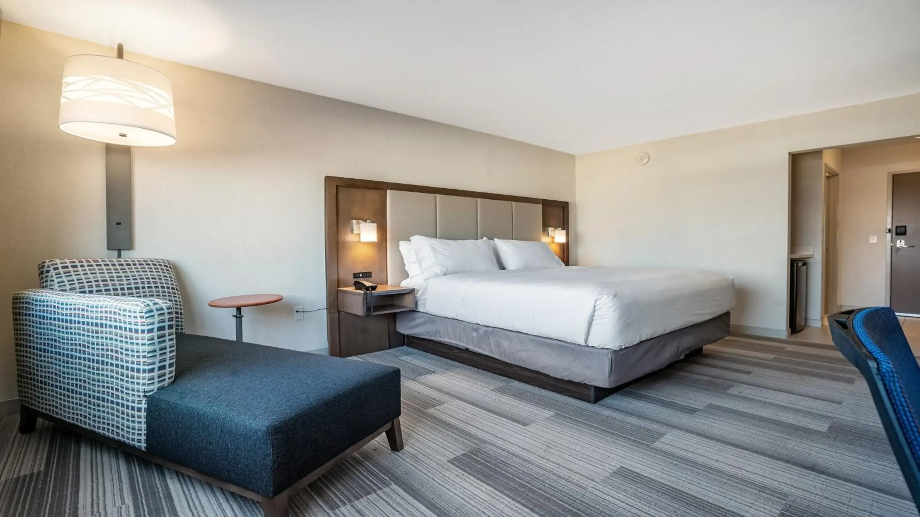 Standard King Room - Communications Accessible in Holiday Inn Express & Suites Platteville by IHG Standard King Room - Communications Accessible in Holiday Inn Express & Suites Platteville by IHG