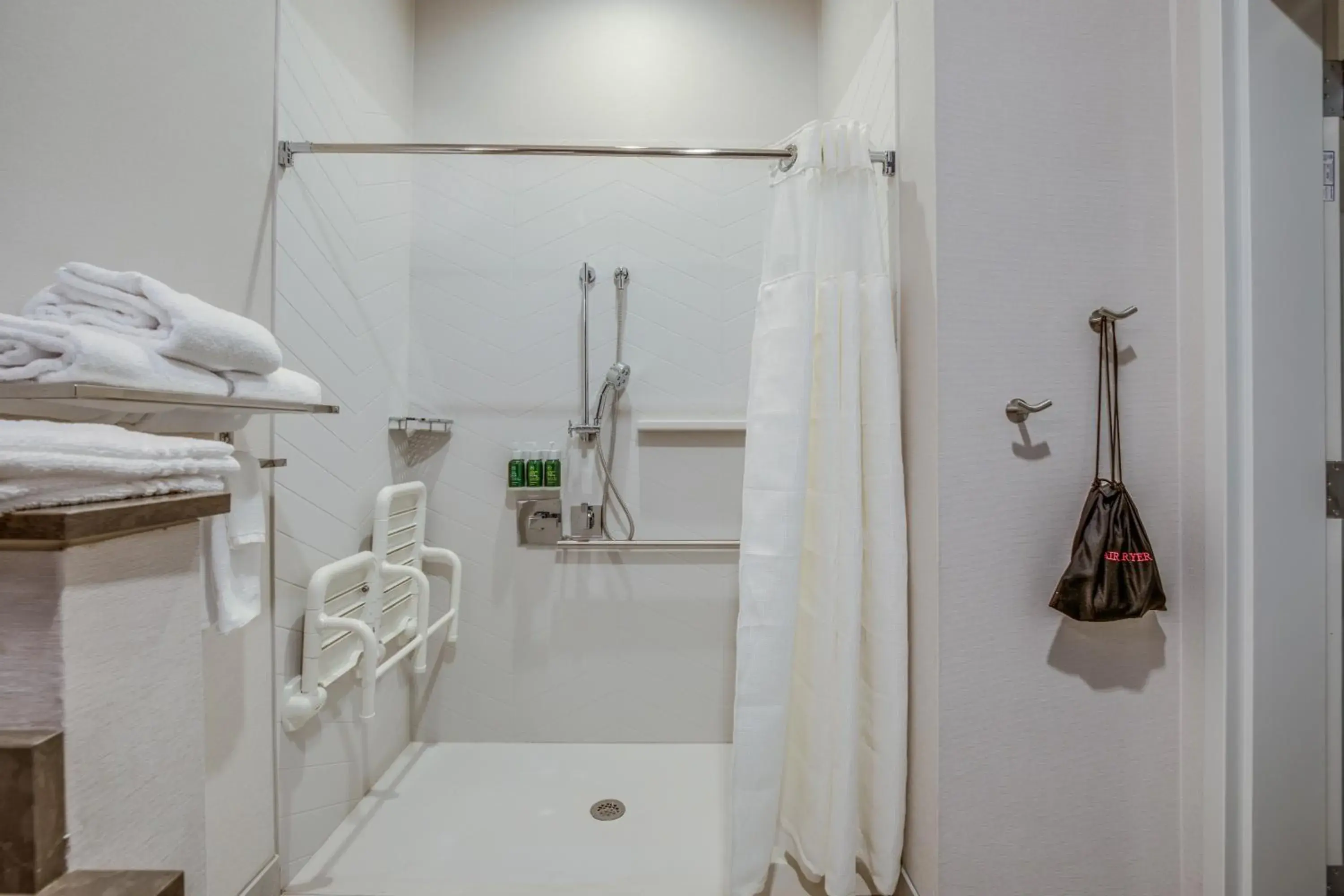Suite - Mobility Access Roll in Shower/Non-Smoking in Holiday Inn Express & Suites Platteville by IHG Suite - Mobility Access Roll in Shower/Non-Smoking in Holiday Inn Express & Suites Platteville by IHG