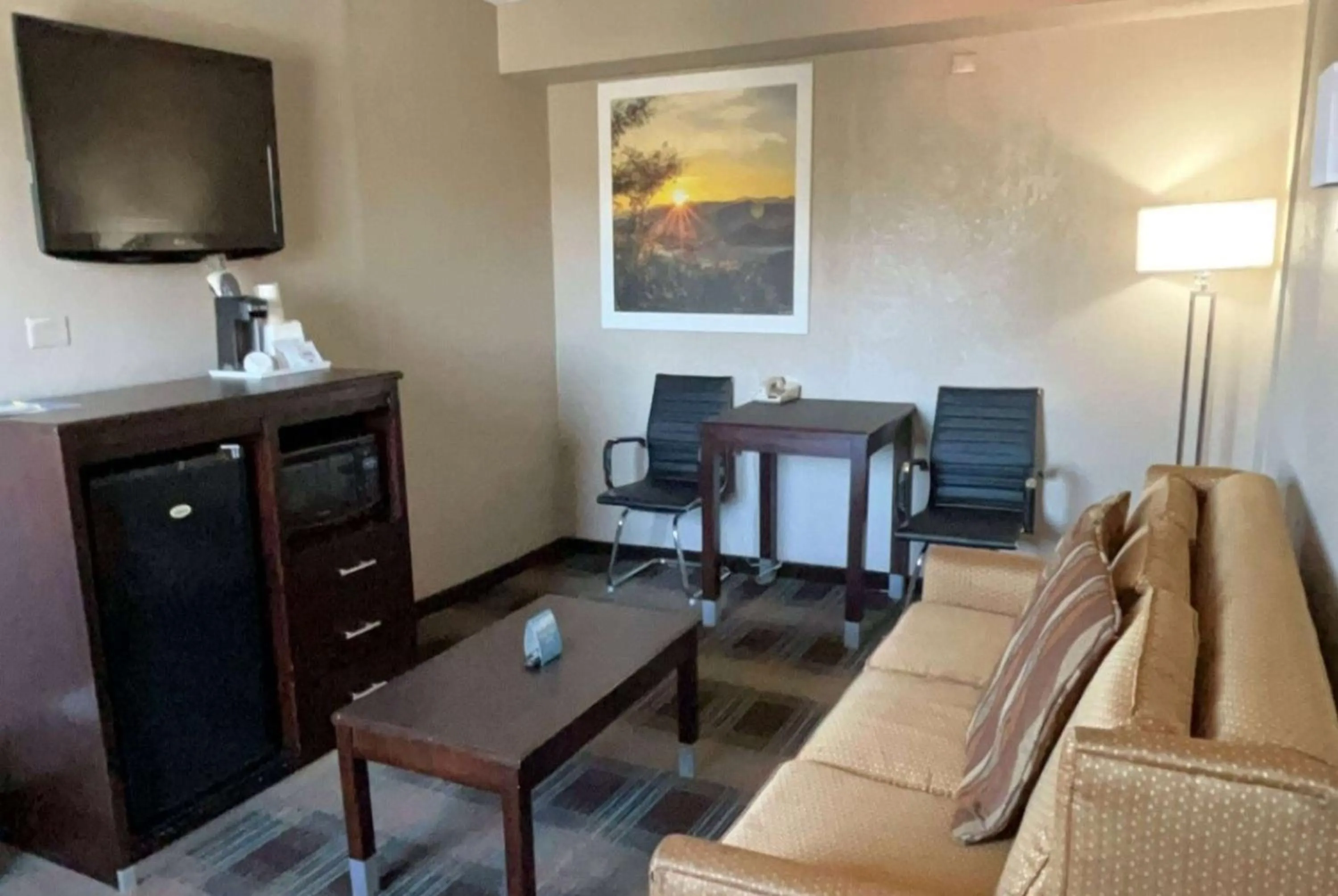 Photo of the whole room in Days Inn & Suites by Wyndham Springfield on I-44