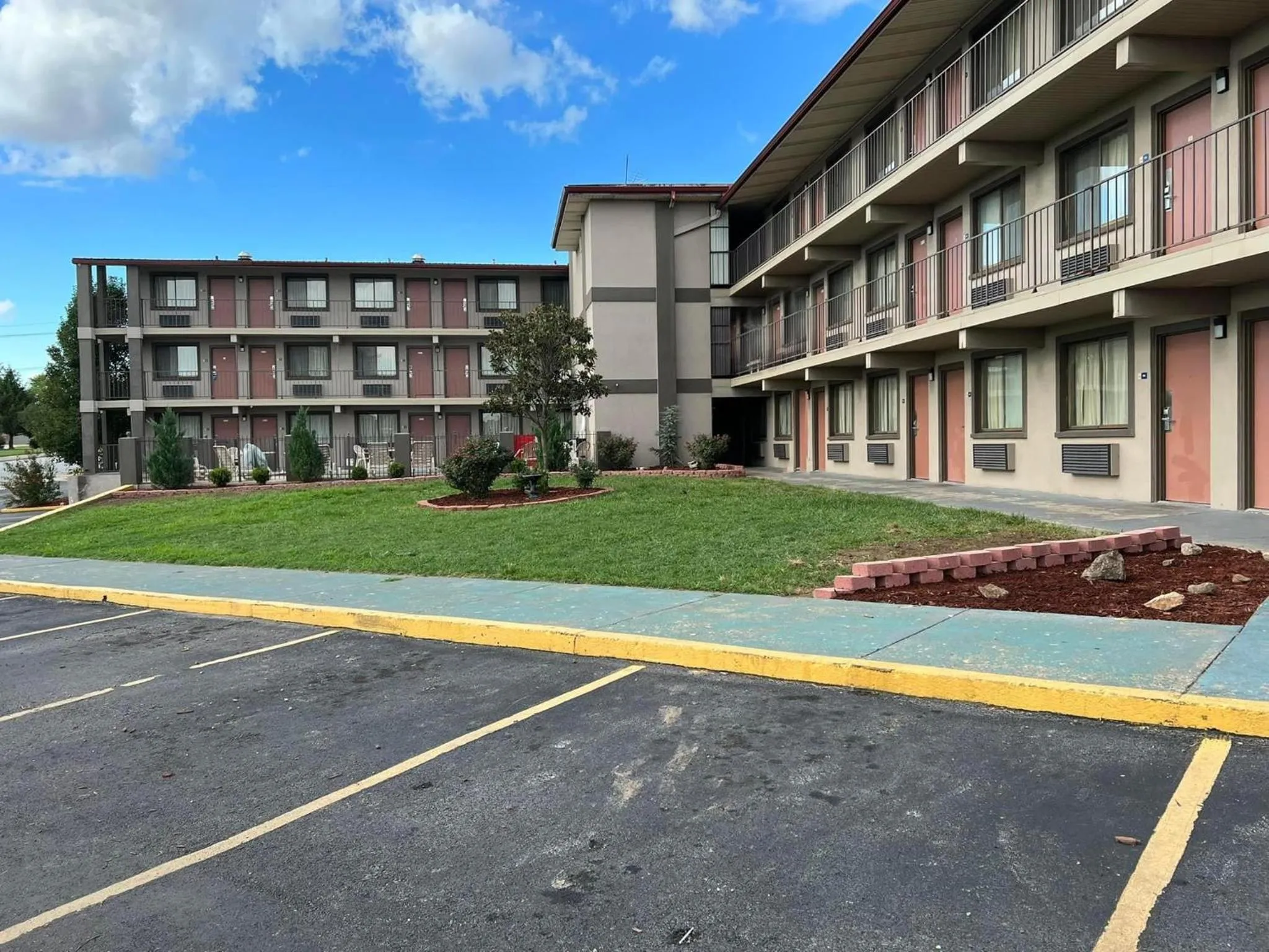 Property building in Days Inn & Suites by Wyndham Springfield on I-44