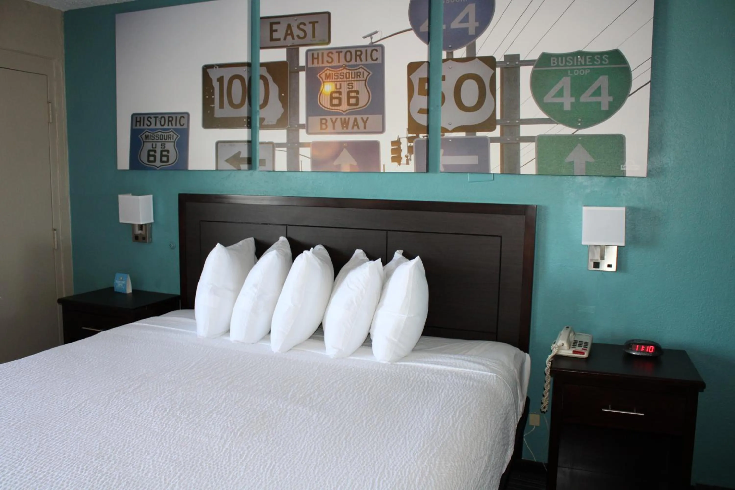 Bed in Days Inn & Suites by Wyndham Springfield on I-44