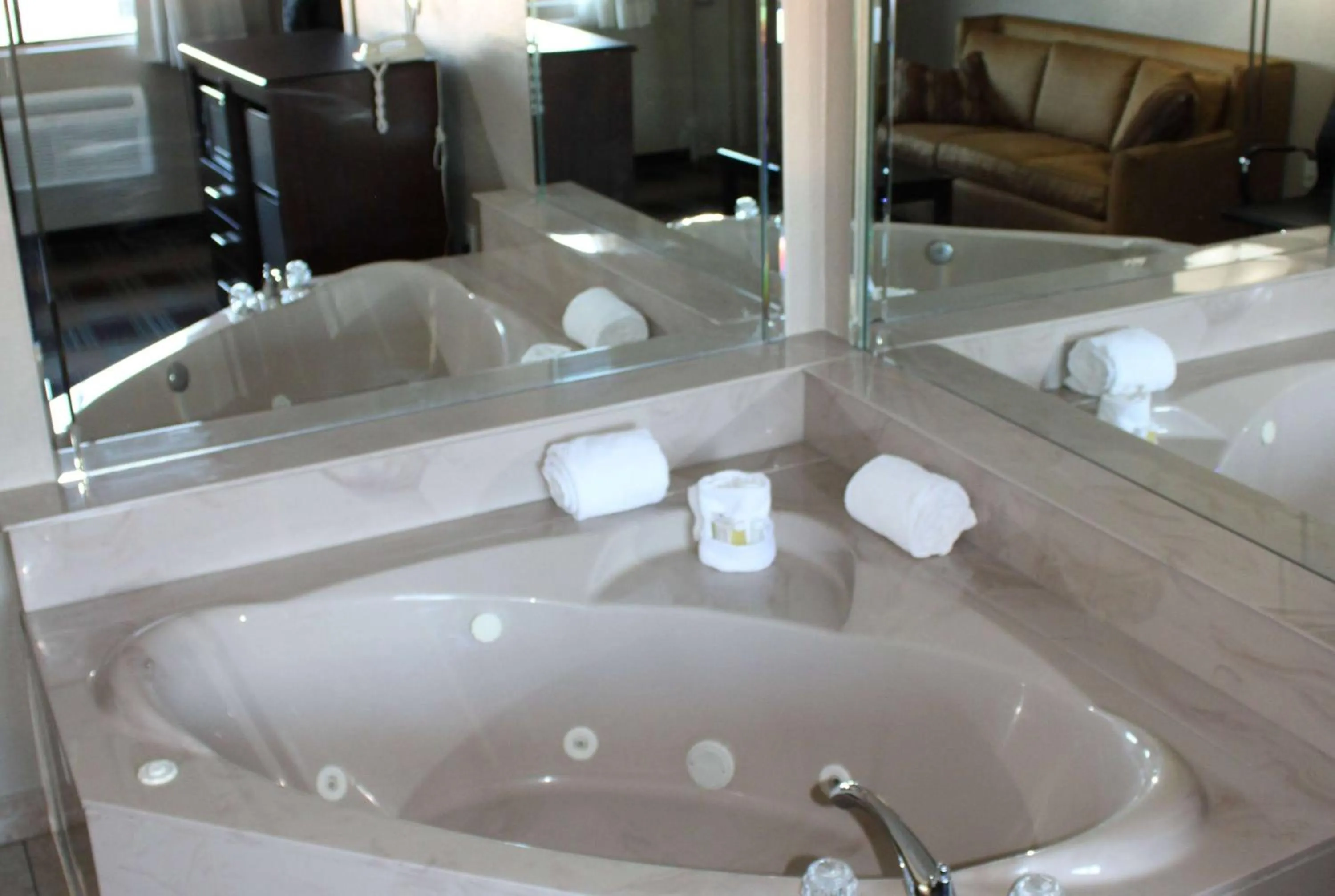 Photo of the whole room in Days Inn & Suites by Wyndham Springfield on I-44