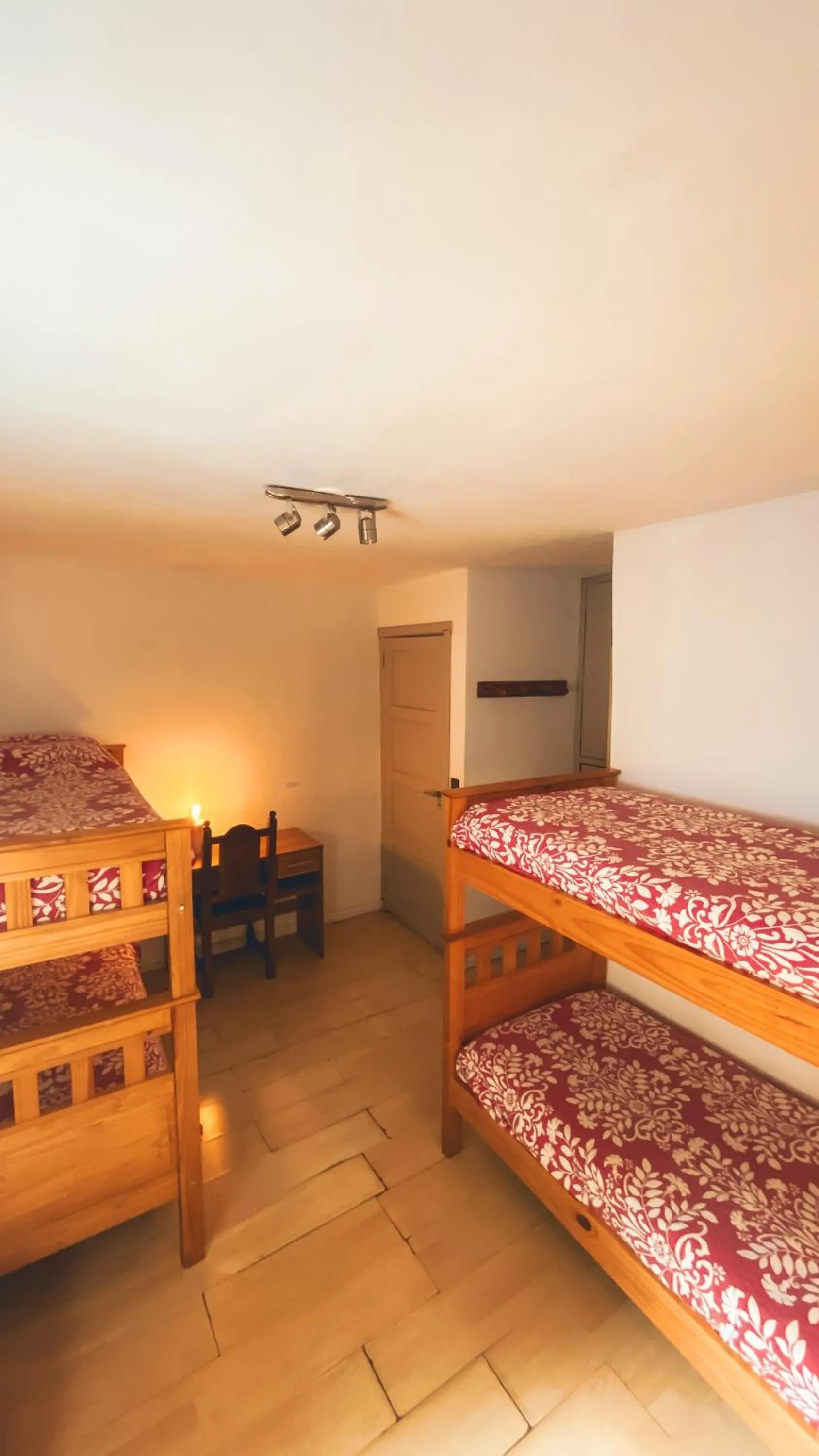 Single Bed in 4-Bed Dormitory Room with Private Bathroom in Hostel Like Quijote