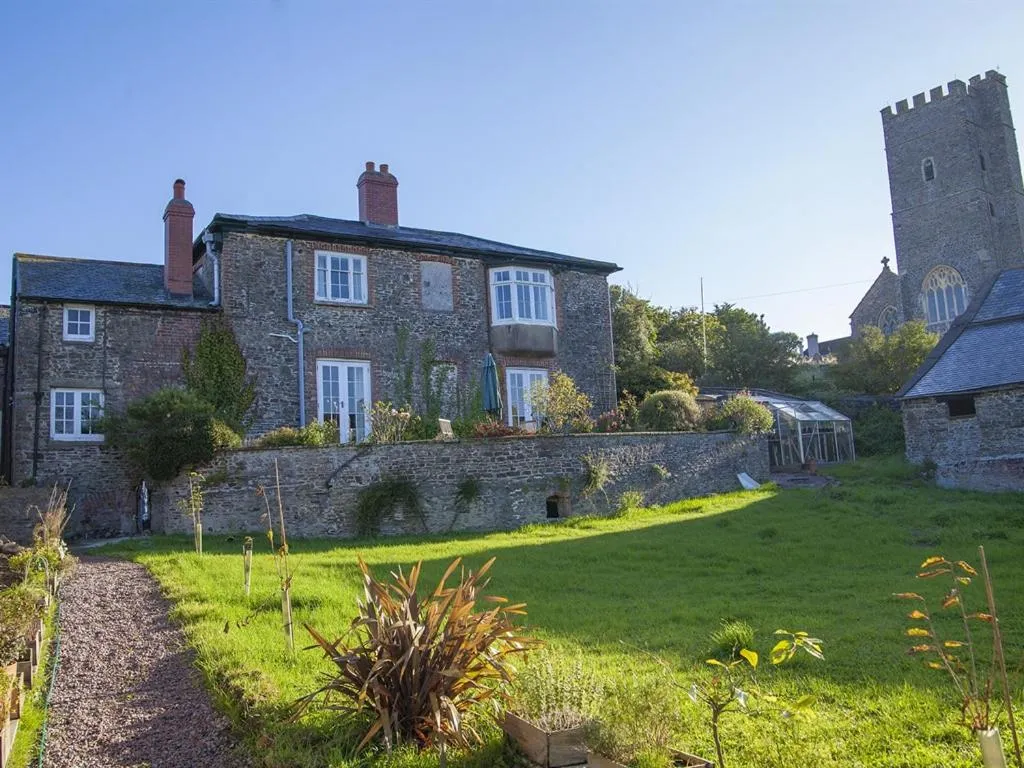 Property building in Instow Barton