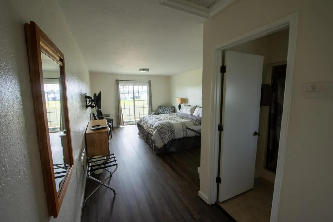 View (from property/room), Bed in Pacific City Inn