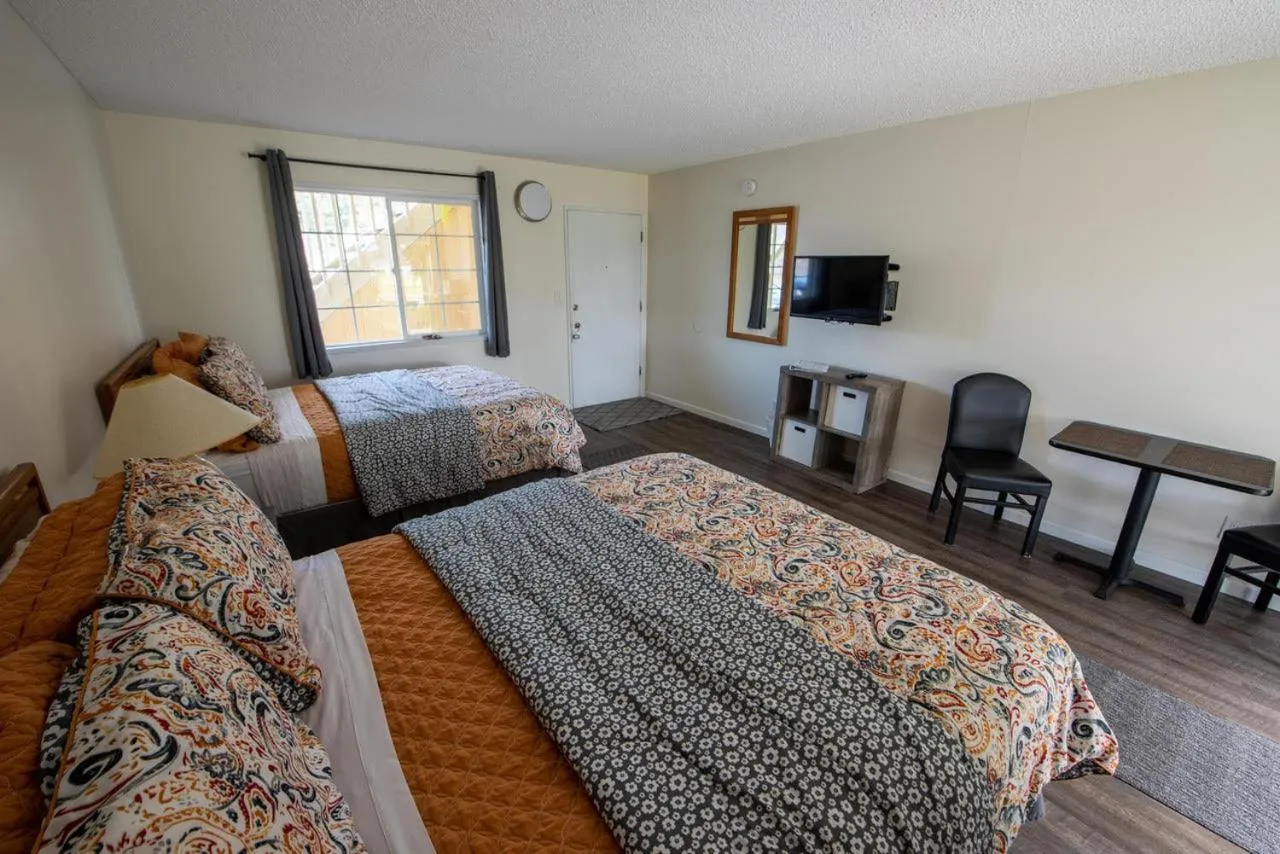 Garden, Bed in Pacific City Inn