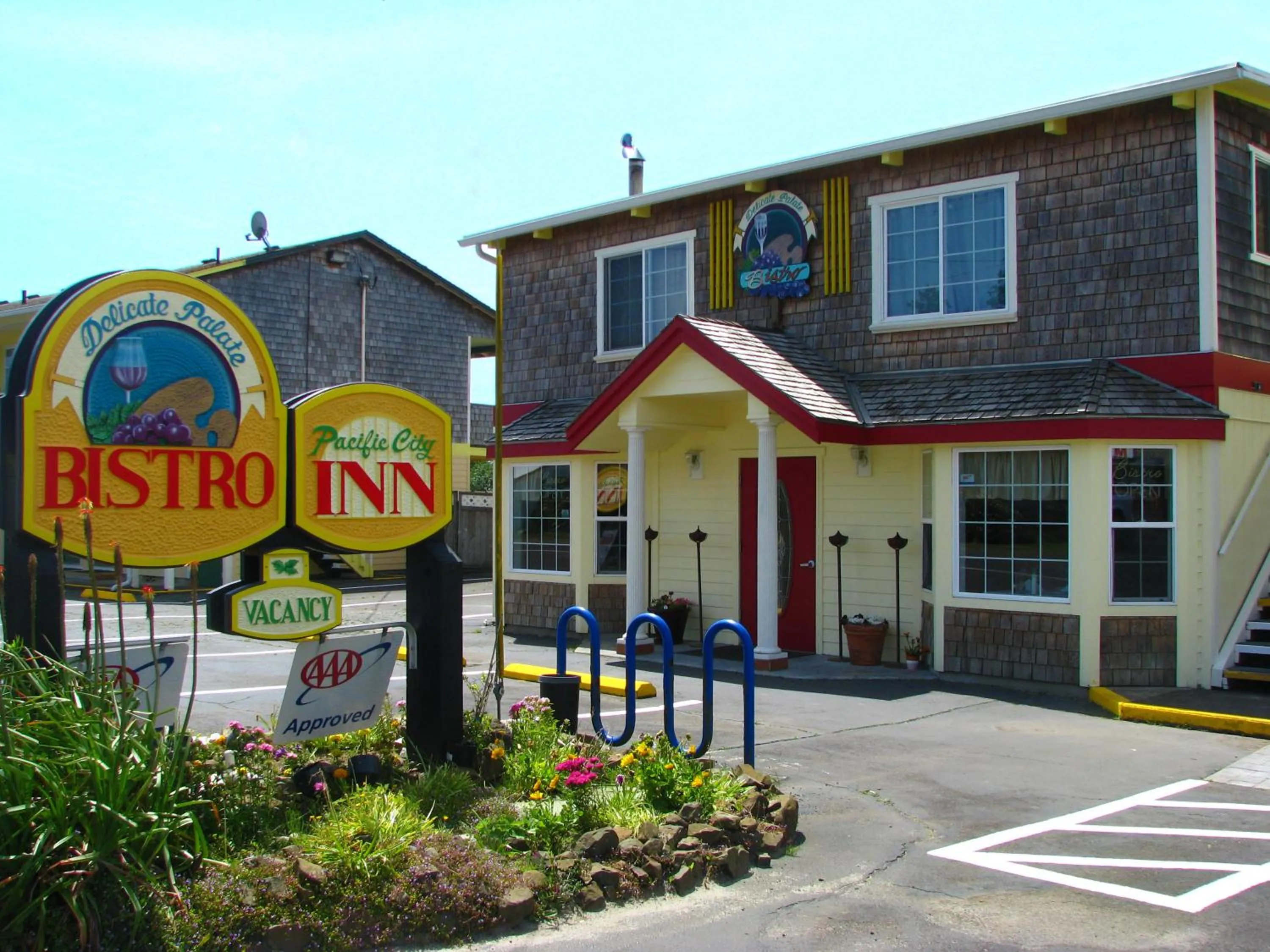 Restaurant/places to eat in Pacific City Inn