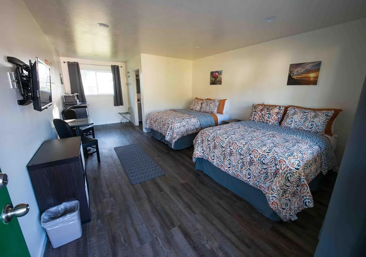 Photo of the whole room, Bed in Pacific City Inn
