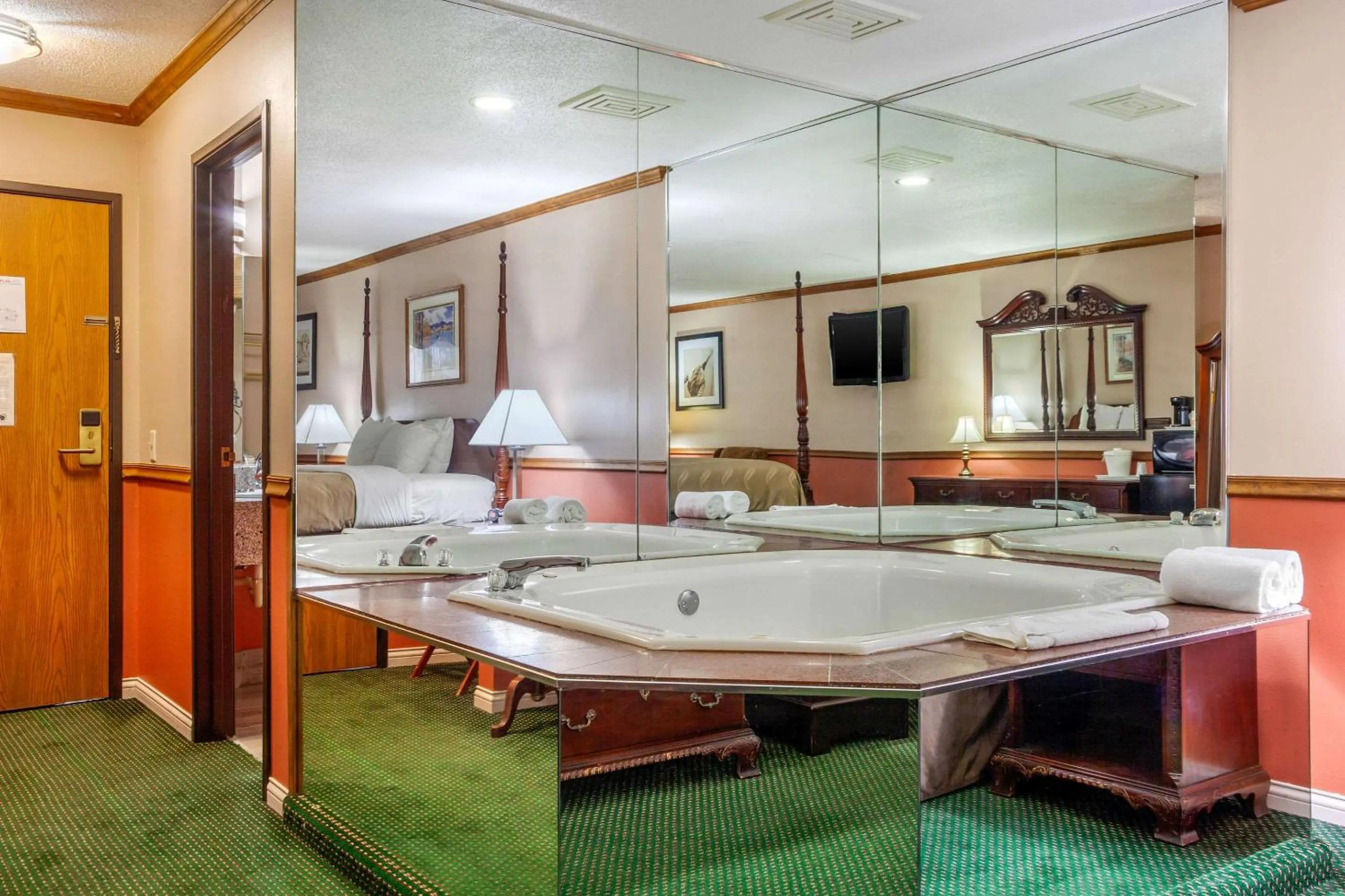 Photo of the whole room in Quality Inn & Suites Prairie Du Chien