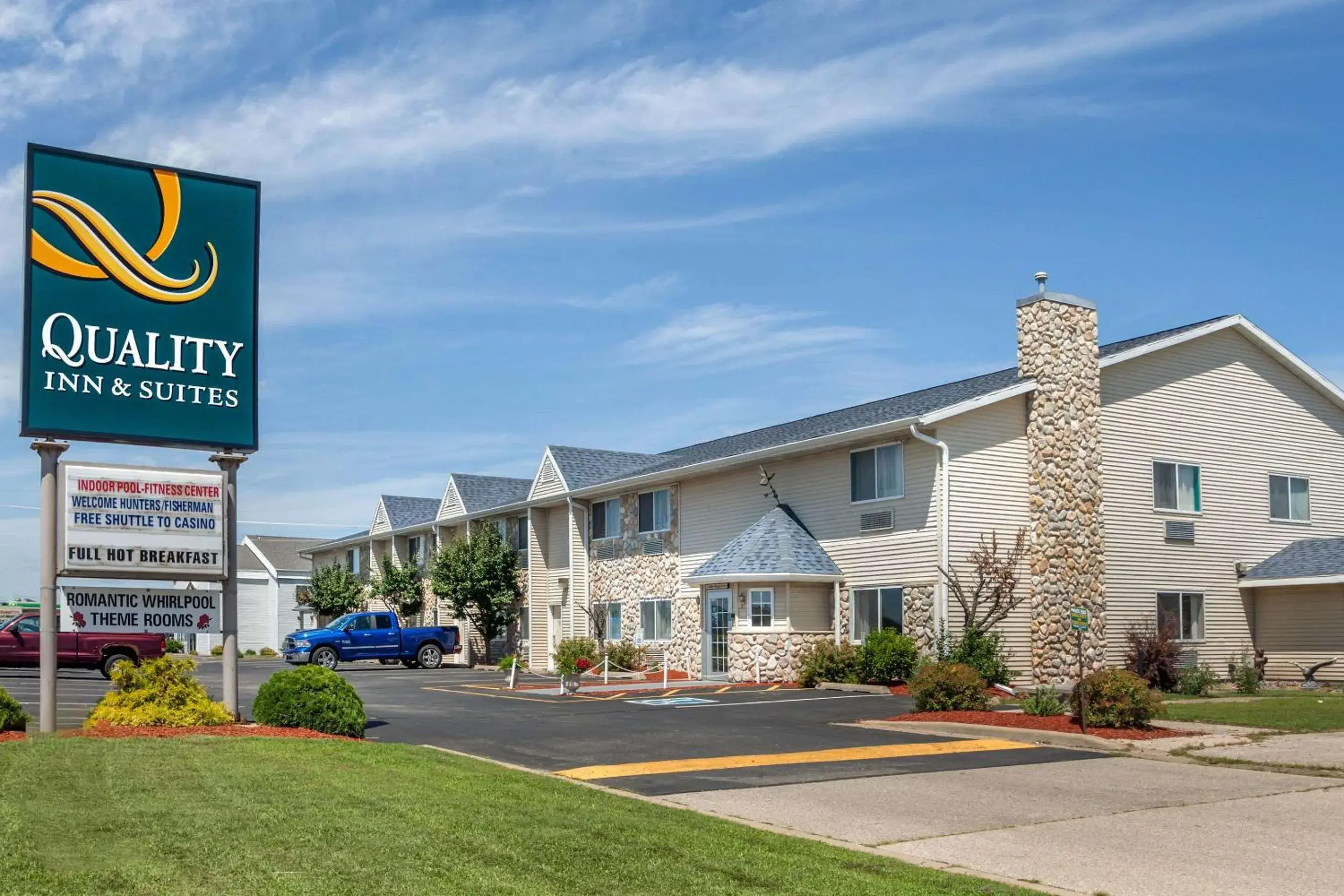 Property building in Quality Inn & Suites Prairie Du Chien Property building in Quality Inn & Suites Prairie Du Chien