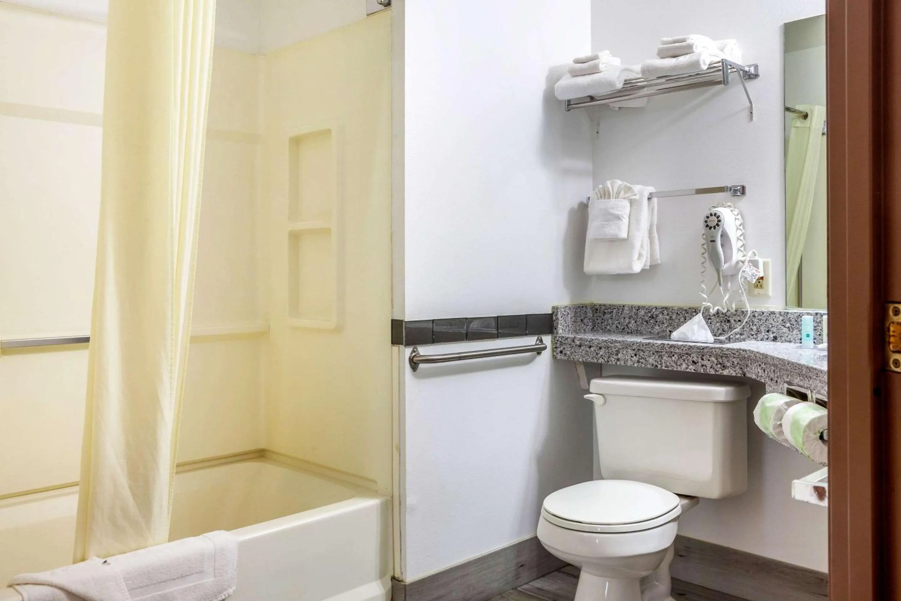 Bathroom in Quality Inn & Suites Prairie Du Chien