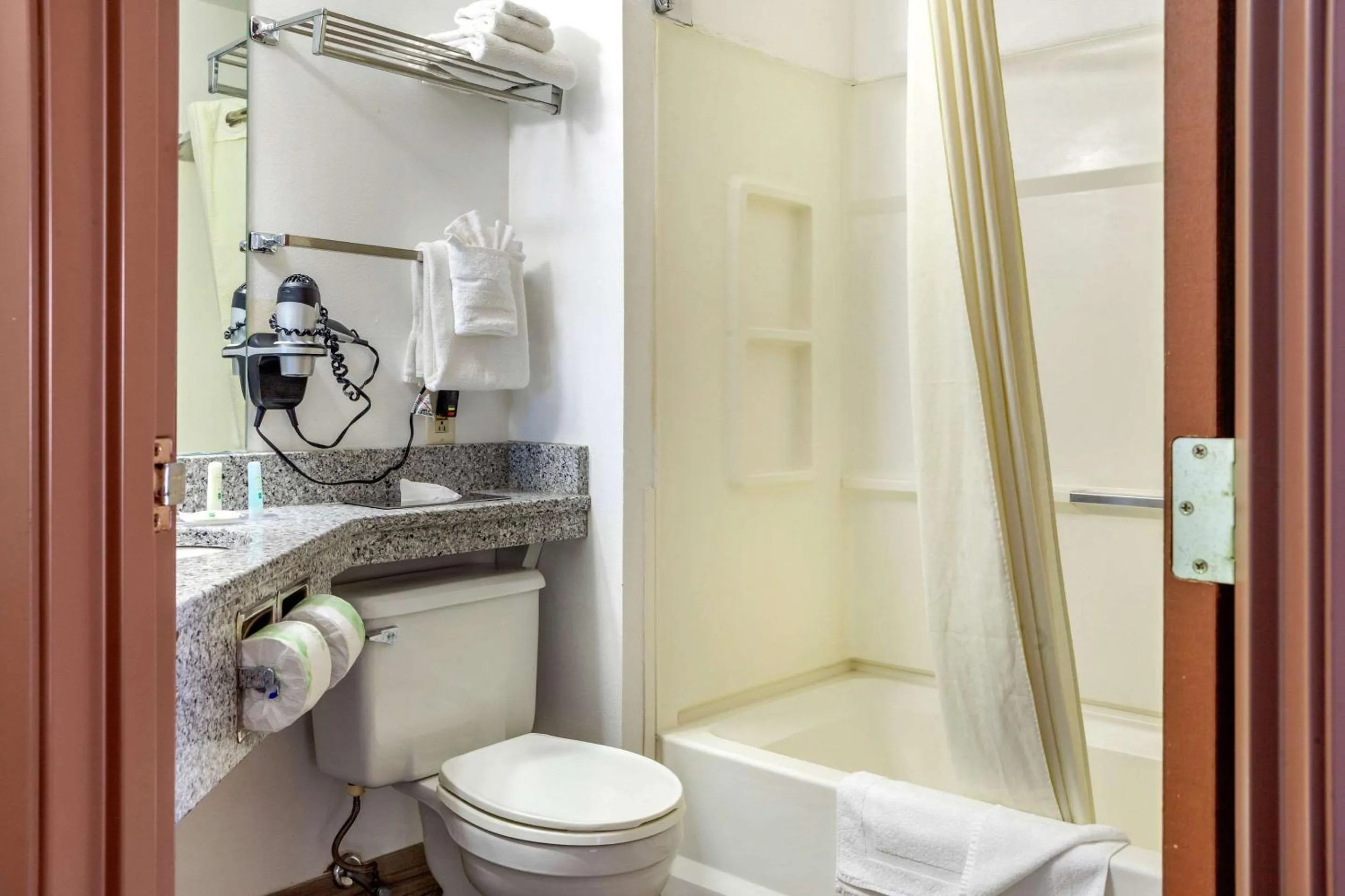 Bathroom in Quality Inn & Suites Prairie Du Chien