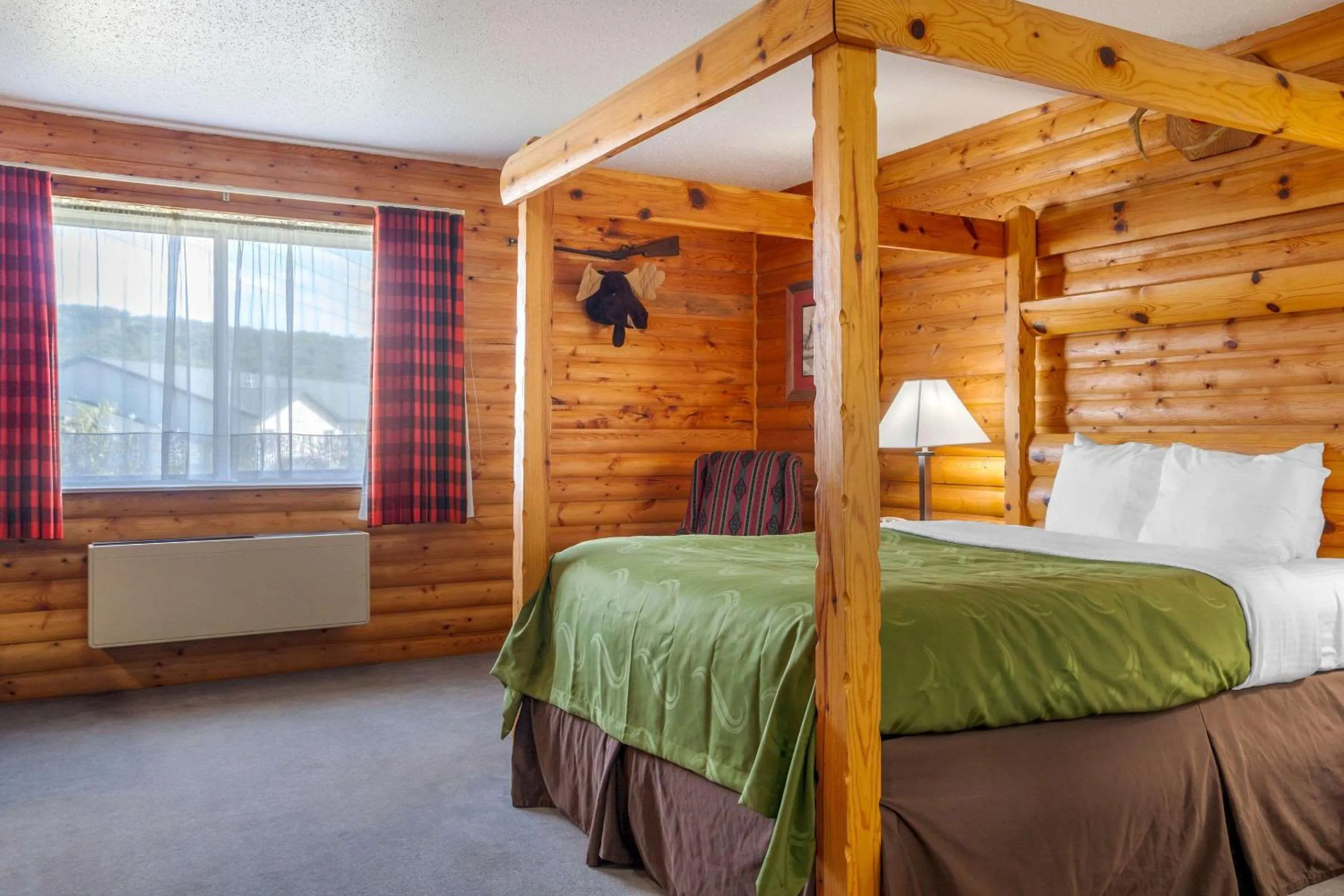 Photo of the whole room, Bed in Quality Inn & Suites Prairie Du Chien