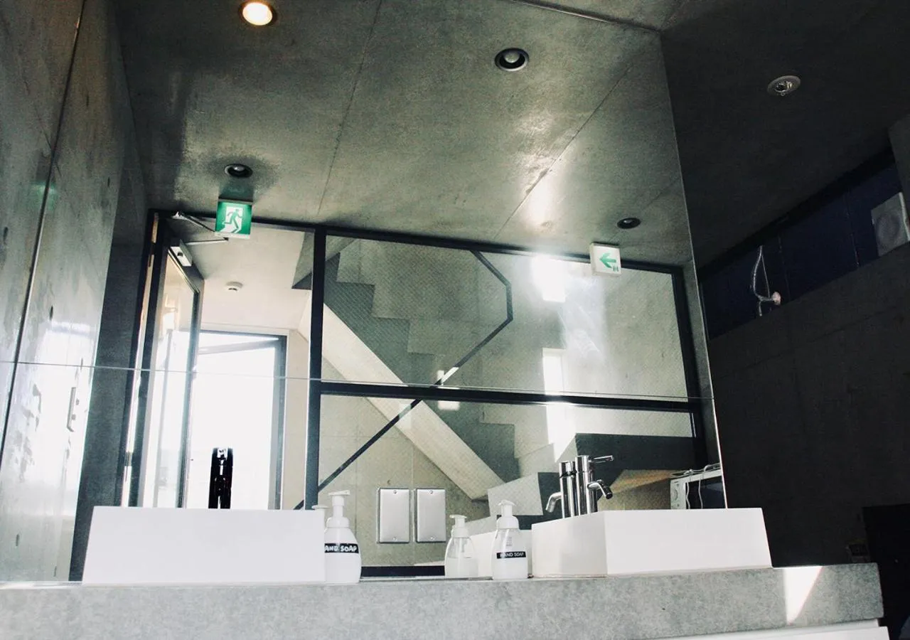 Area and facilities in Kangaroo Hotel