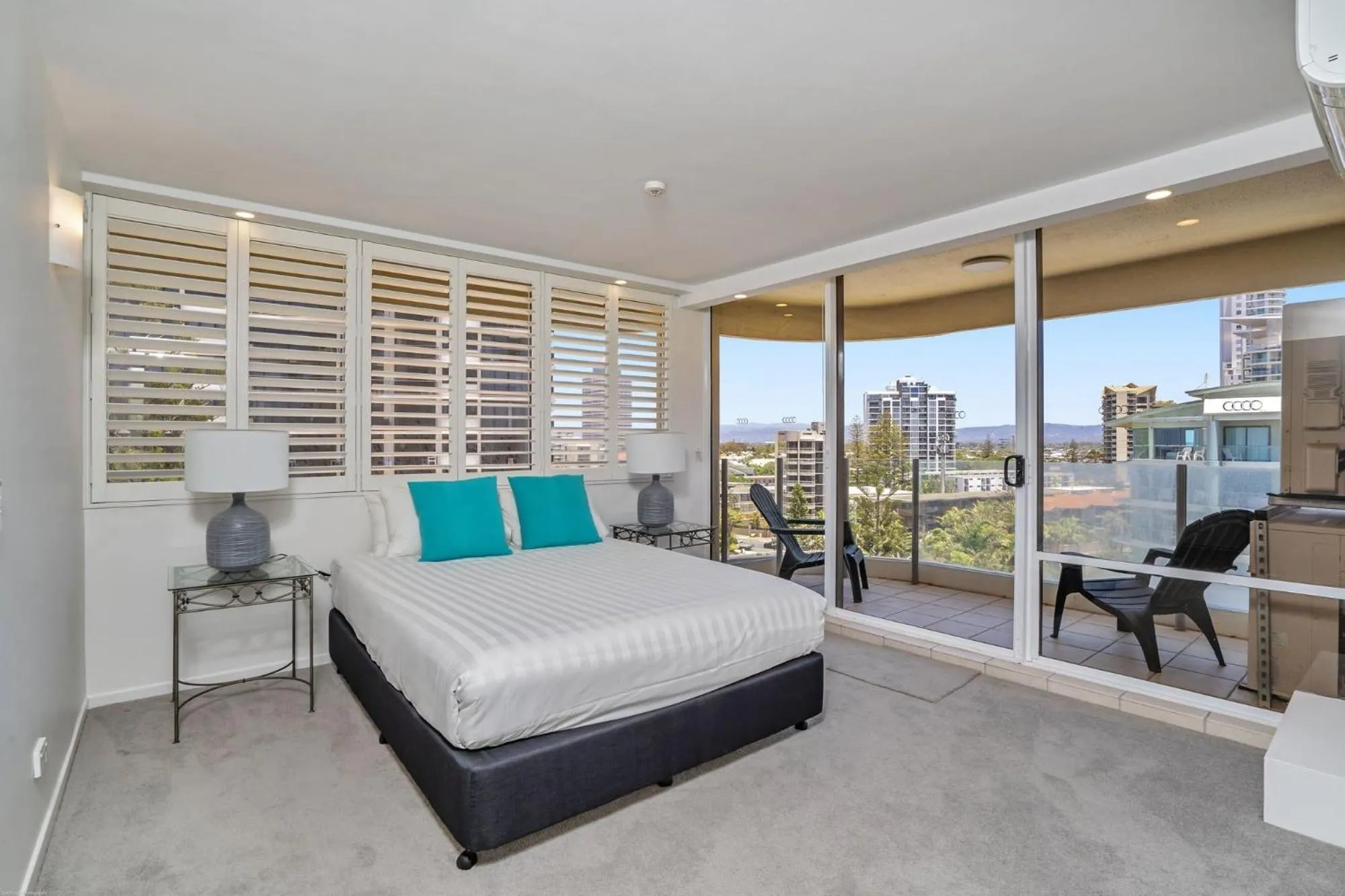 Patio, Bed in Dorchester On The Beach