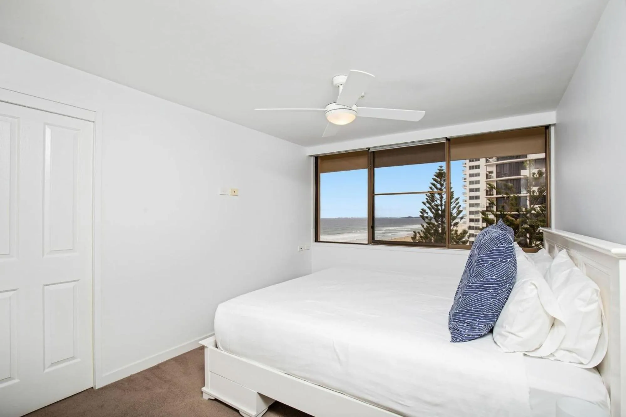 Bed in Dorchester On The Beach