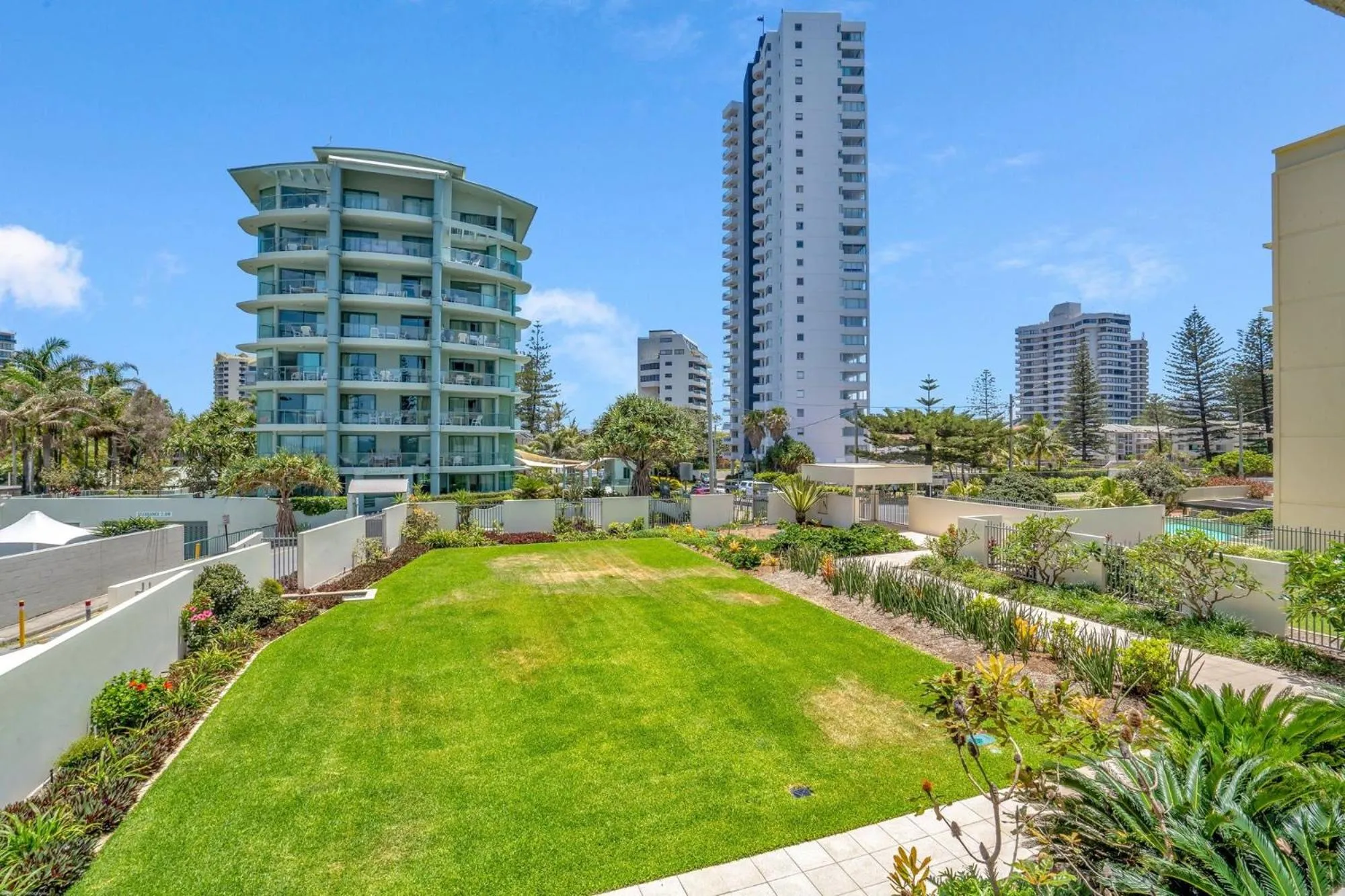 Garden view in Dorchester On The Beach