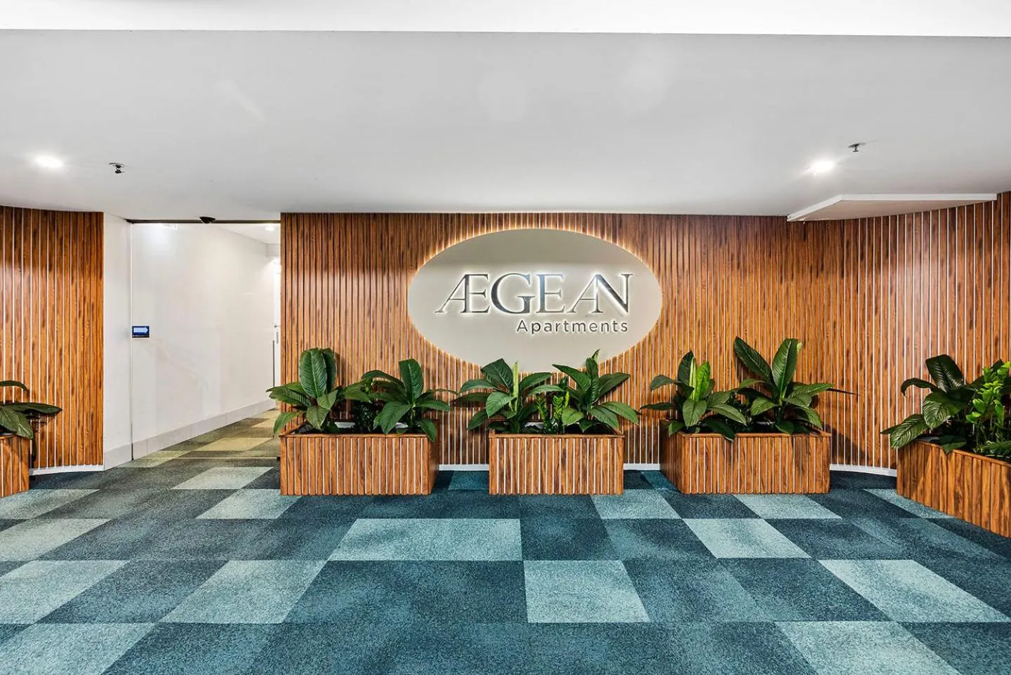 Facade/entrance in Aegean Apartments Surfers Paradise