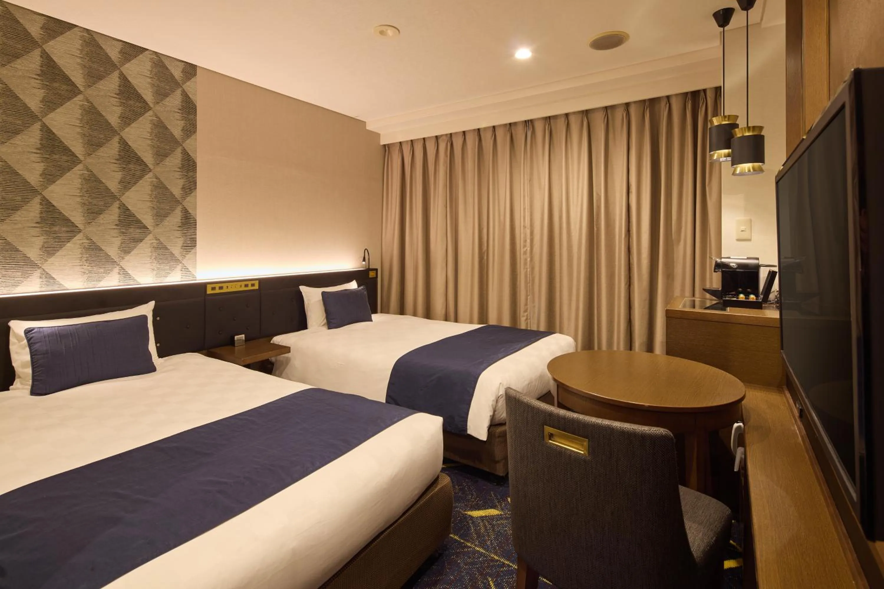 Photo of the whole room, Bed in Kobe Sannomiya Tokyu REI Hotel