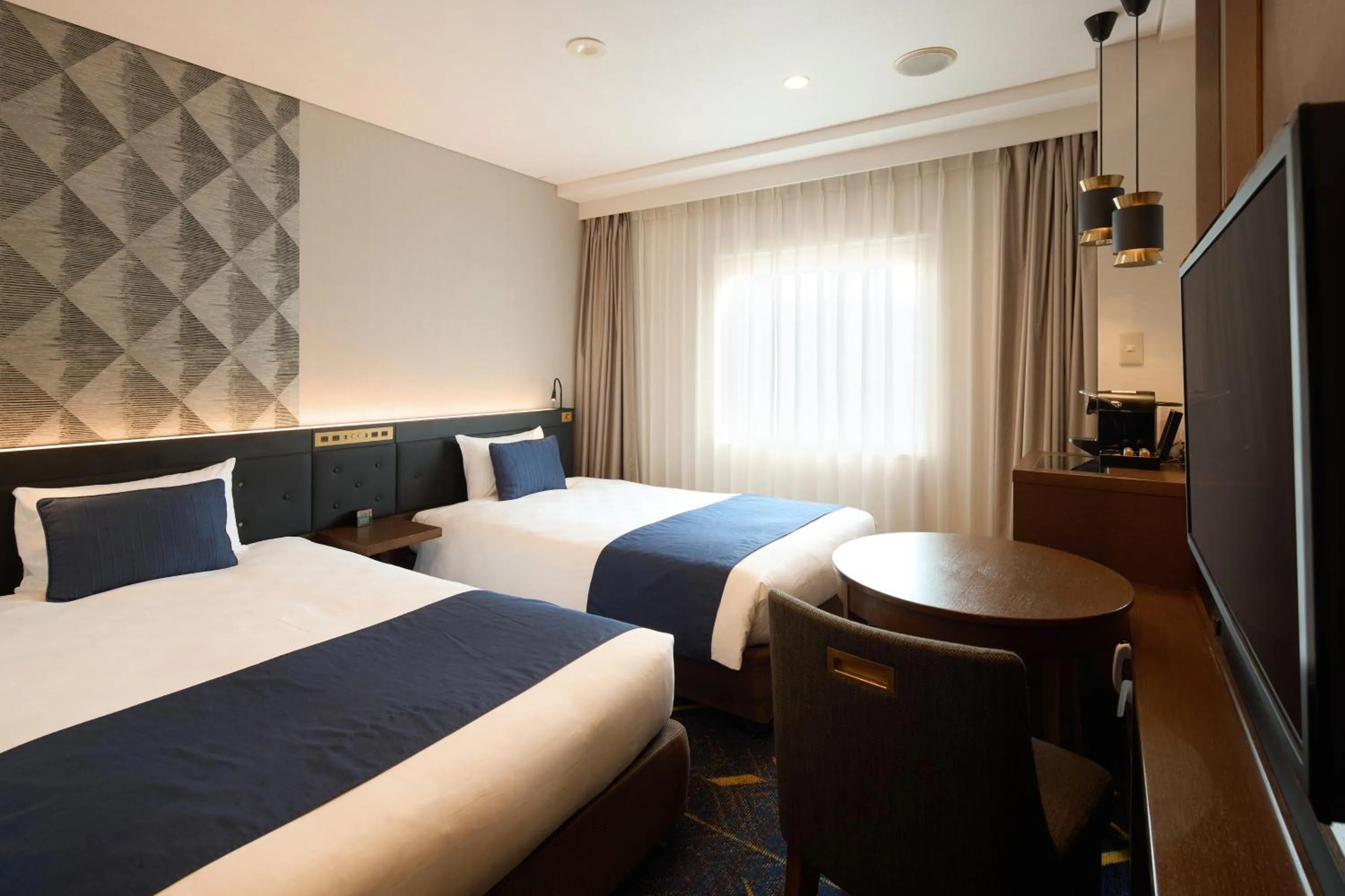 Photo of the whole room, Bed in Kobe Sannomiya Tokyu REI Hotel