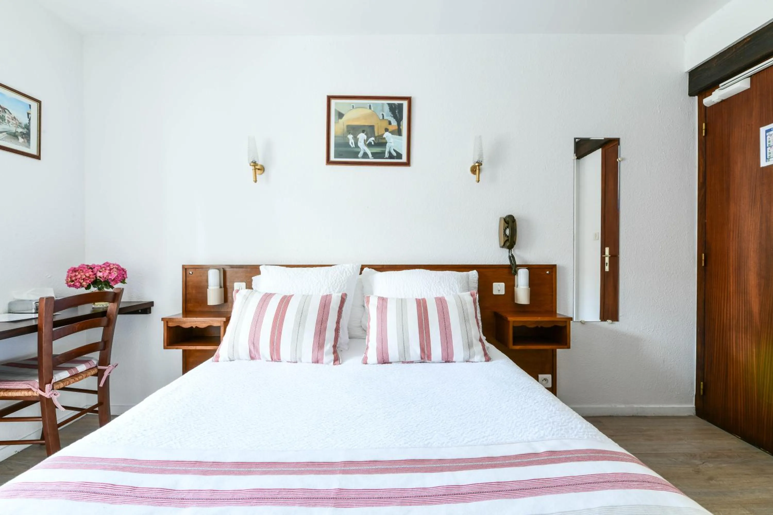 Bed in Logis Hôtel Baratxartea