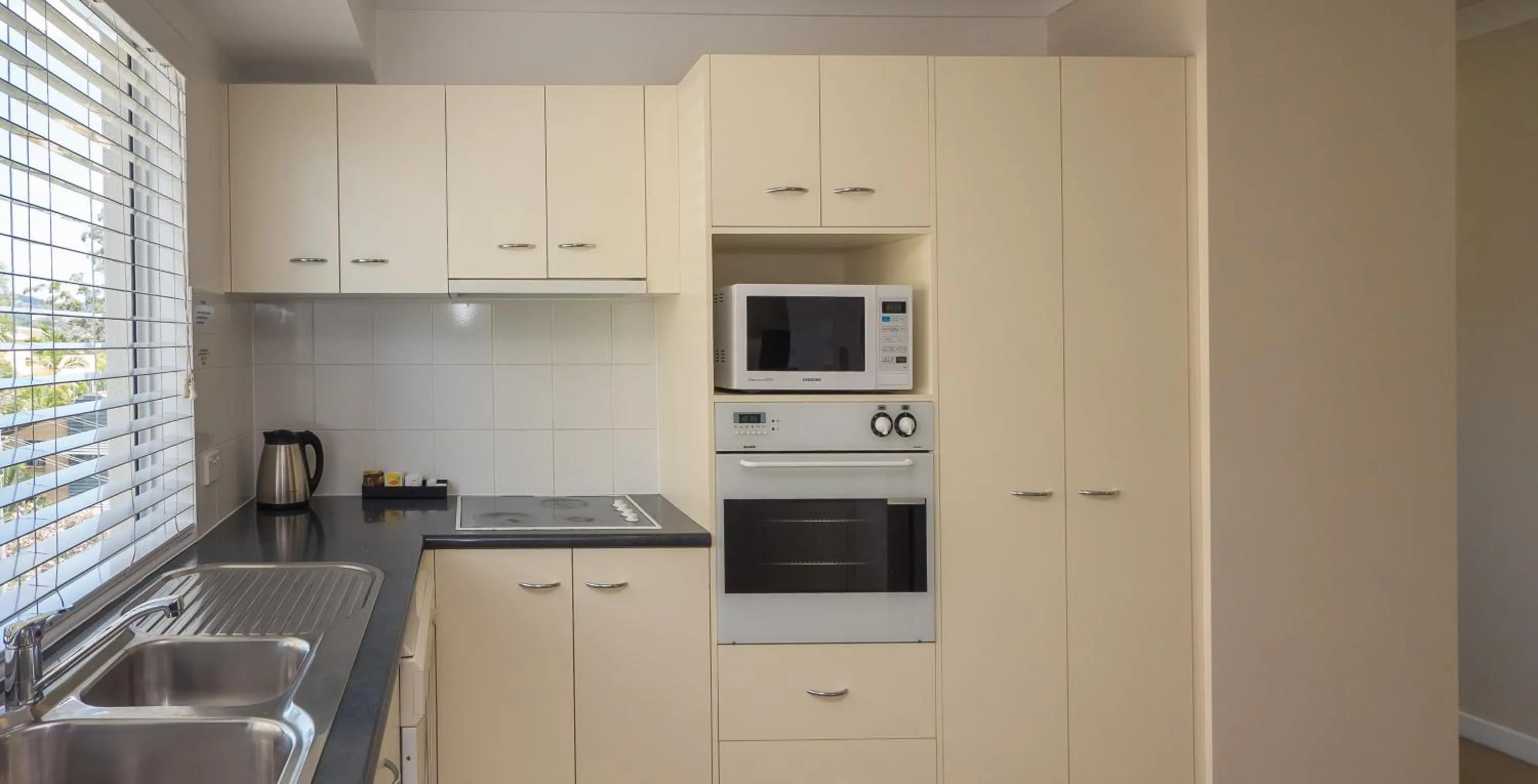 Kitchen or kitchenette in Founda Gardens Apartments