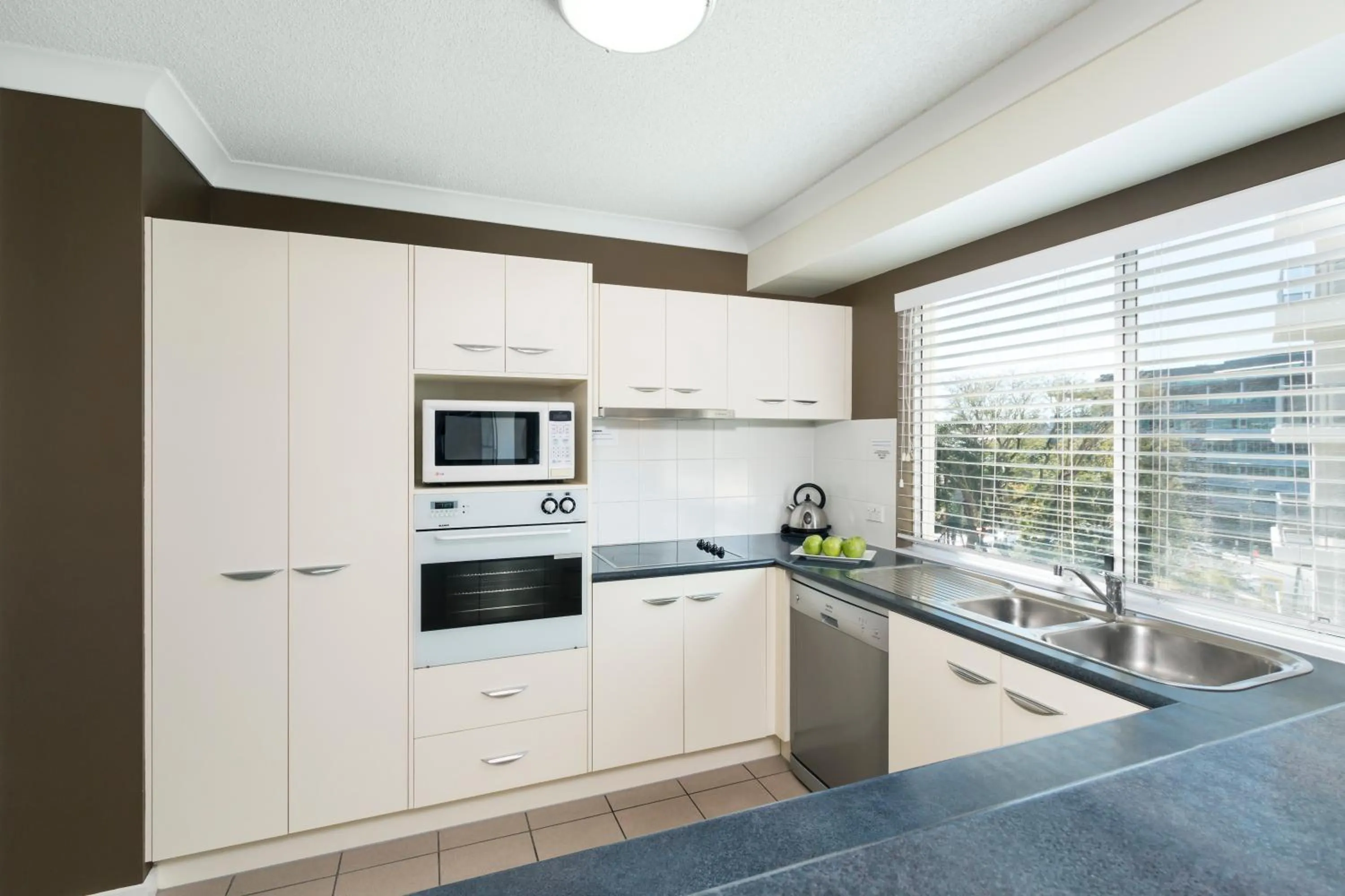 Kitchen or kitchenette in Founda Gardens Apartments