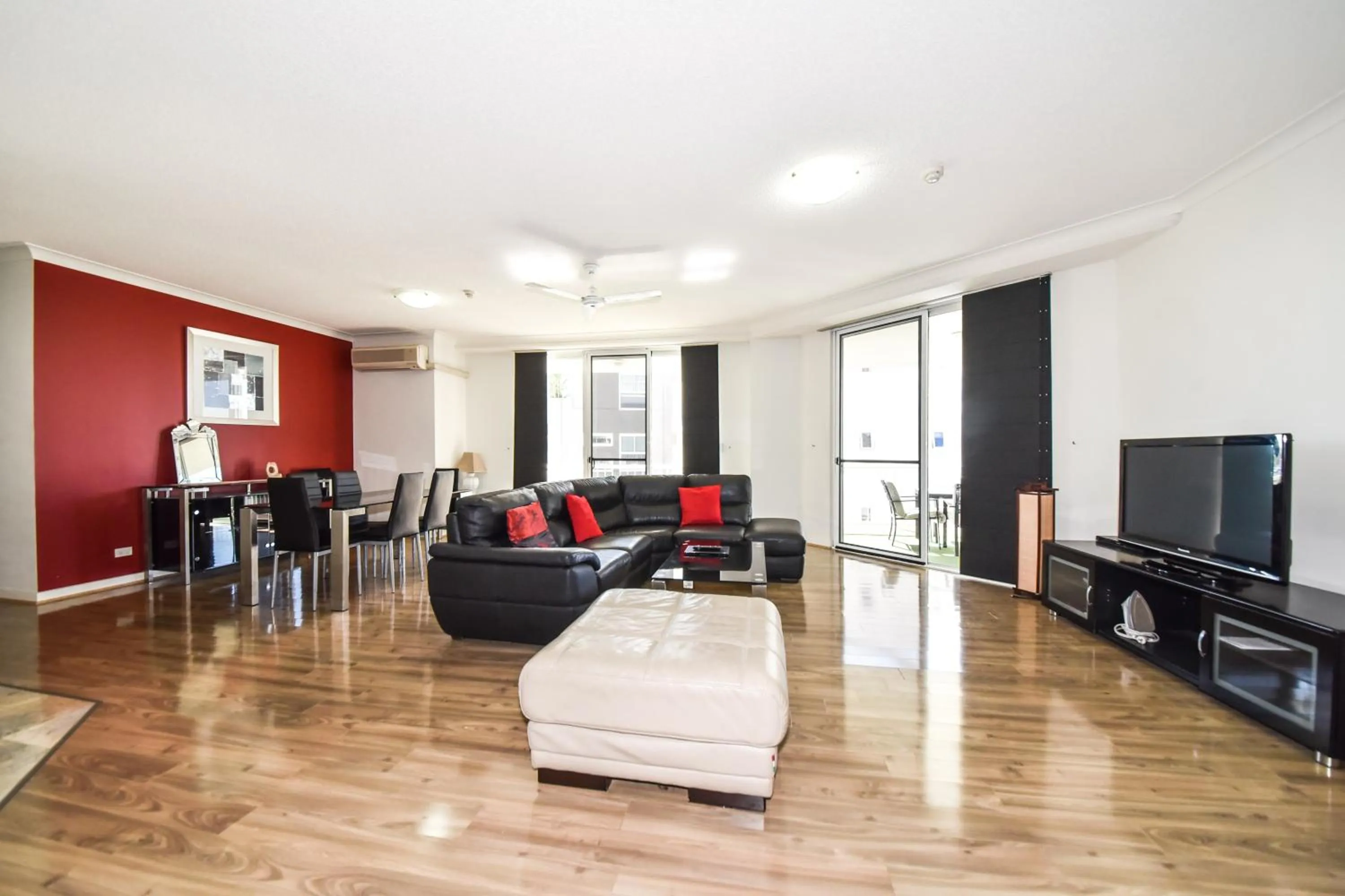 Communal lounge/ TV room in Founda Gardens Apartments