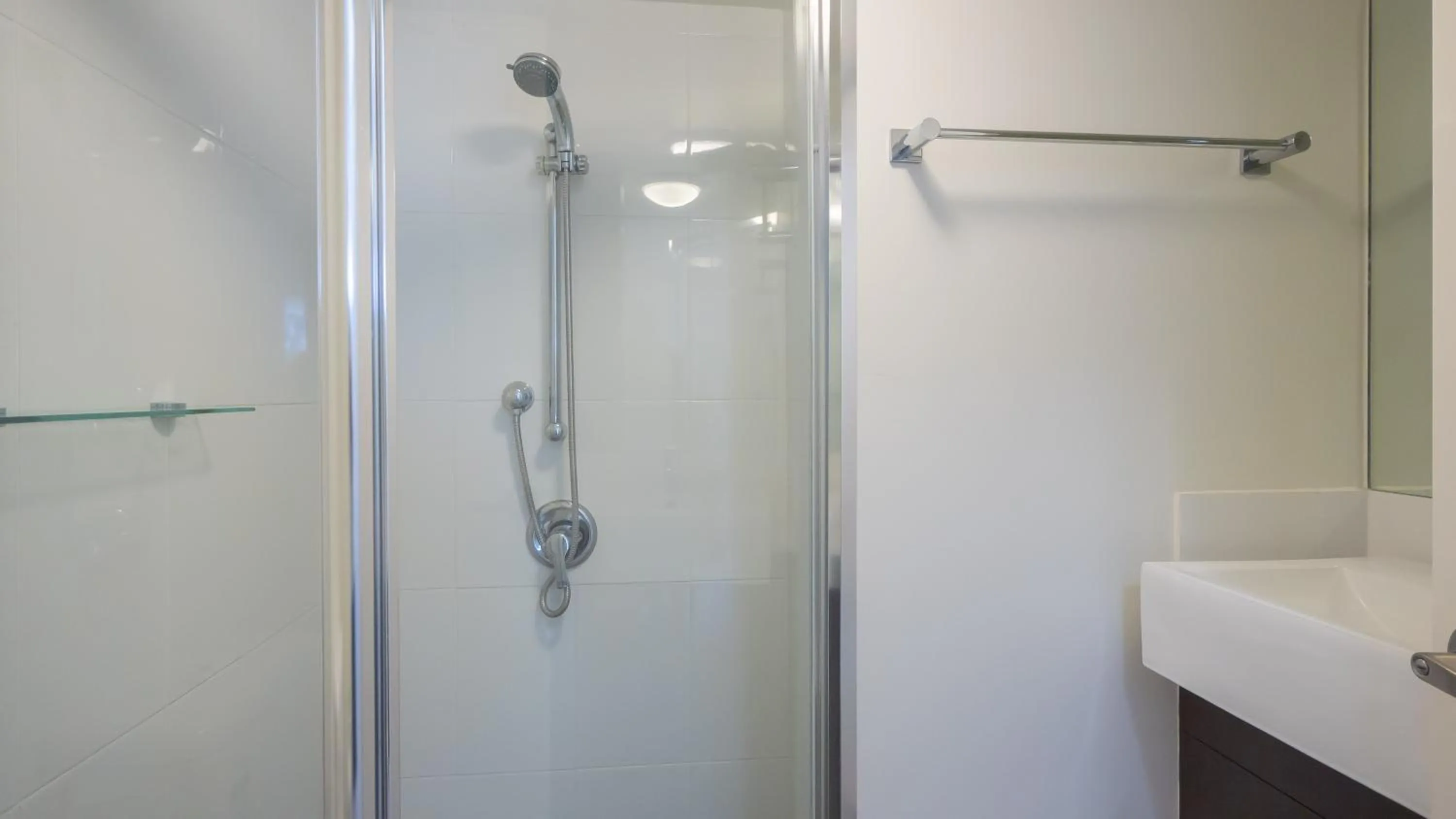 Bathroom in Founda Gardens Apartments