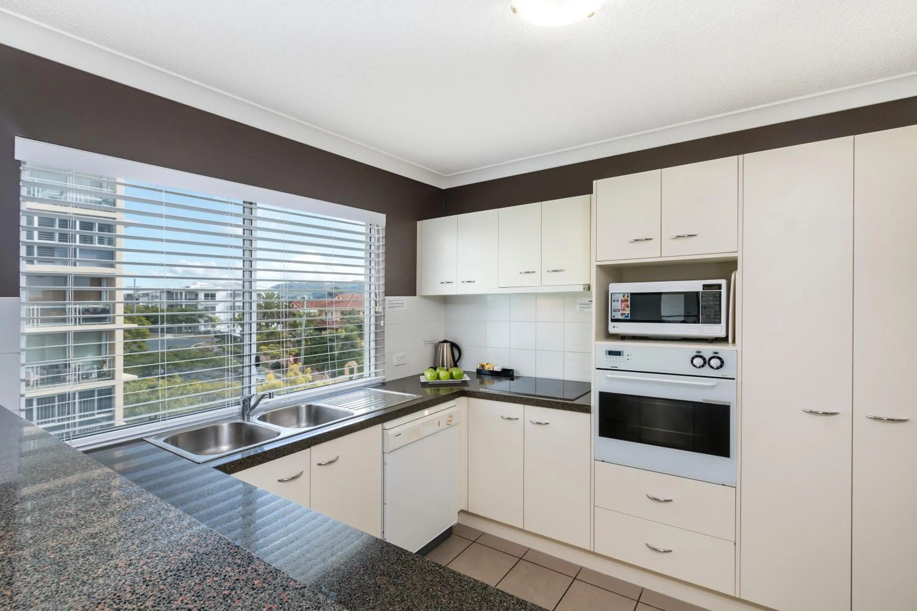 Kitchen or kitchenette in Founda Gardens Apartments