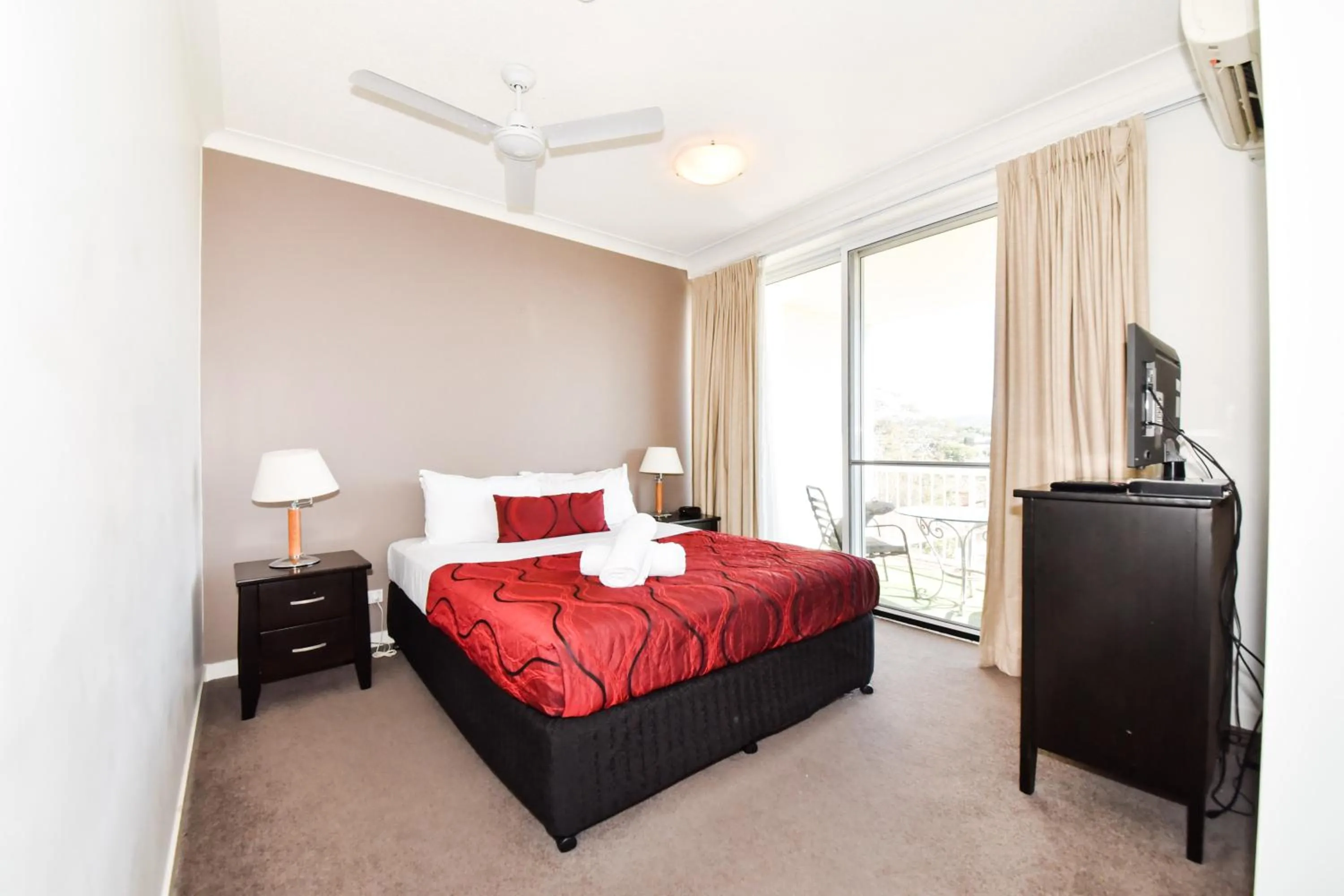 Bedroom, Bed in Founda Gardens Apartments