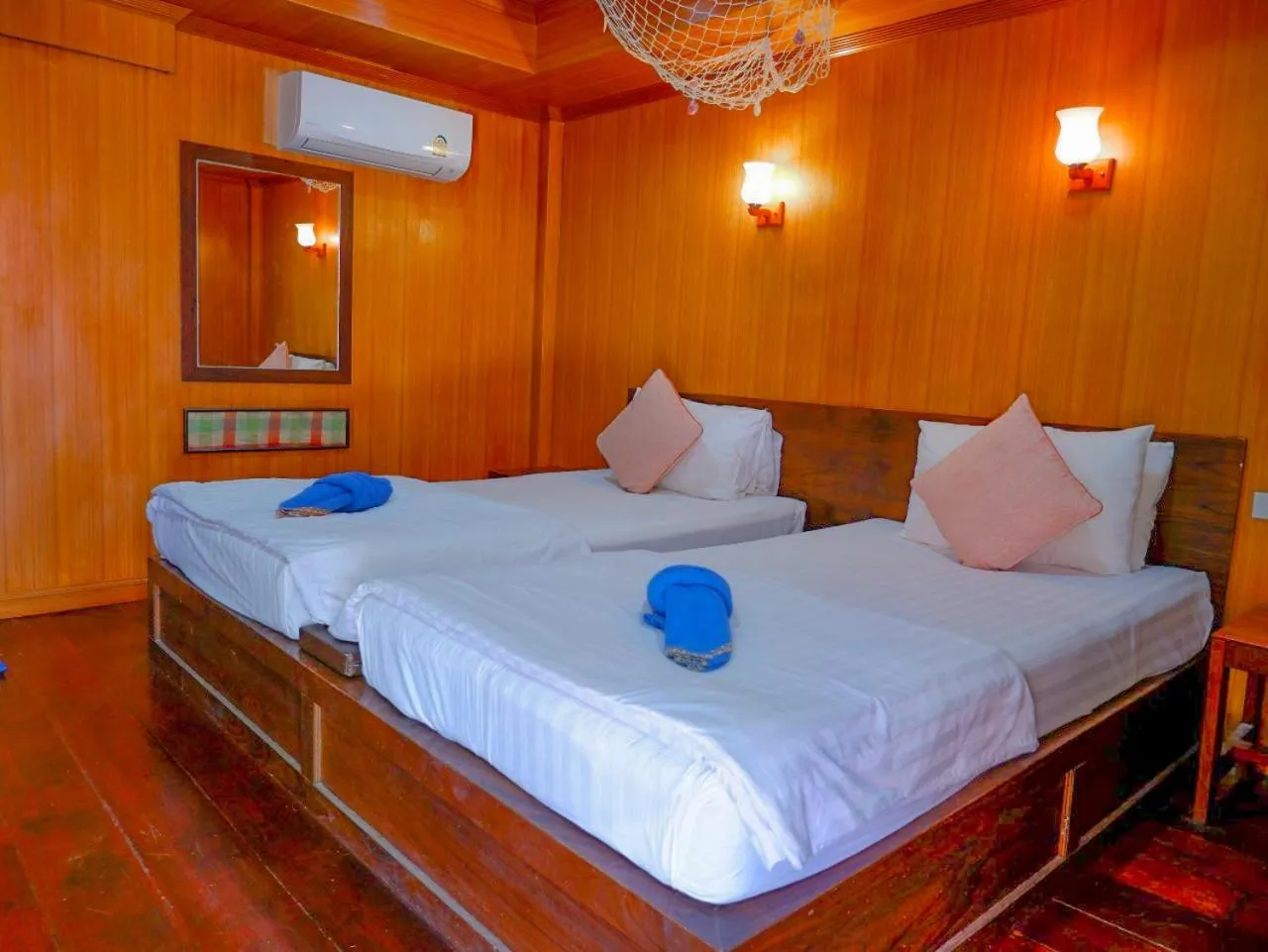 Bed in Lipe Power Beach Resort