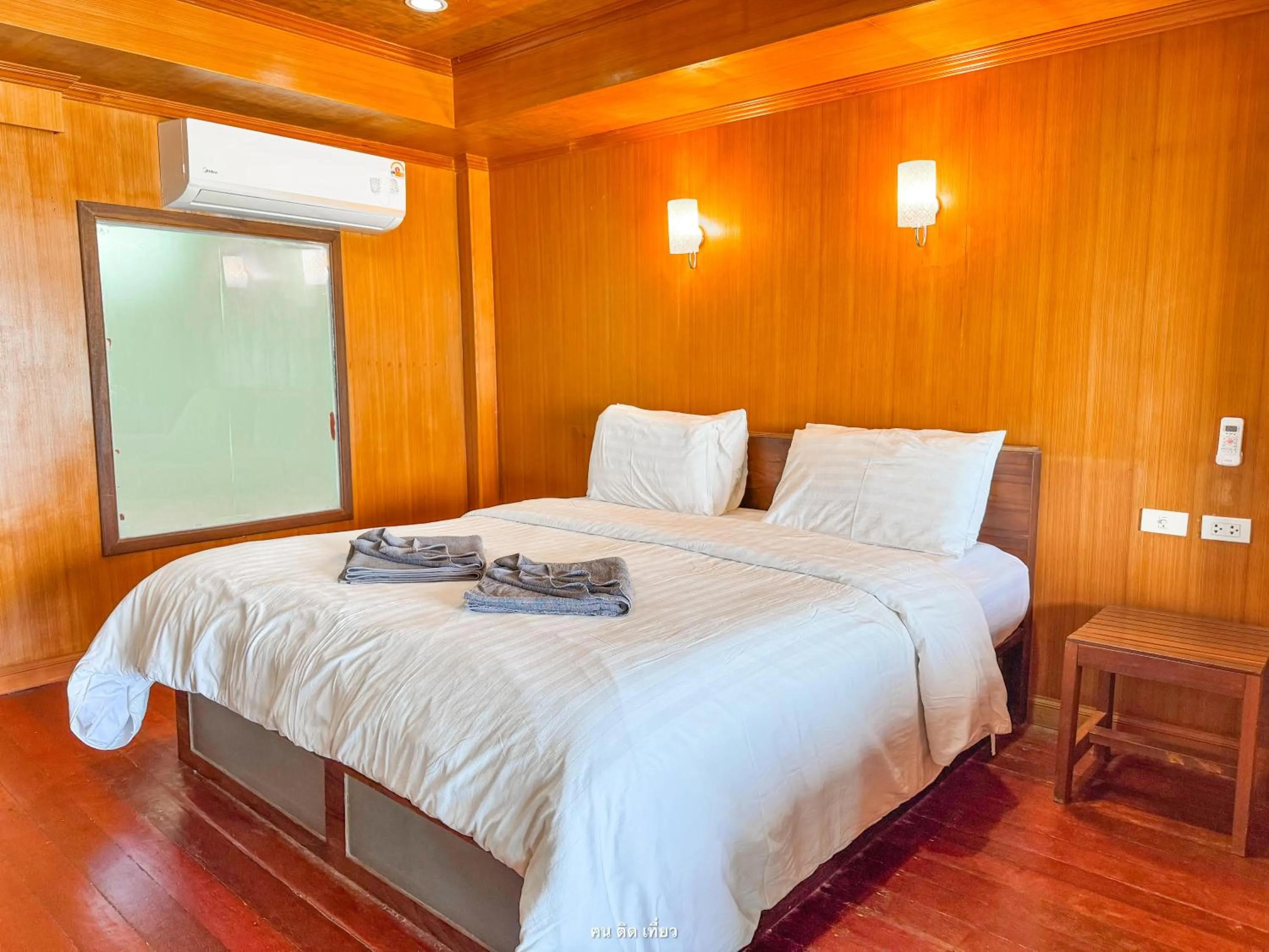Bed in Lipe Power Beach Resort