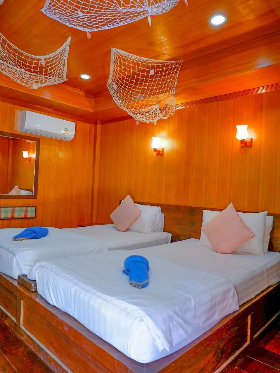 Bed in Lipe Power Beach Resort
