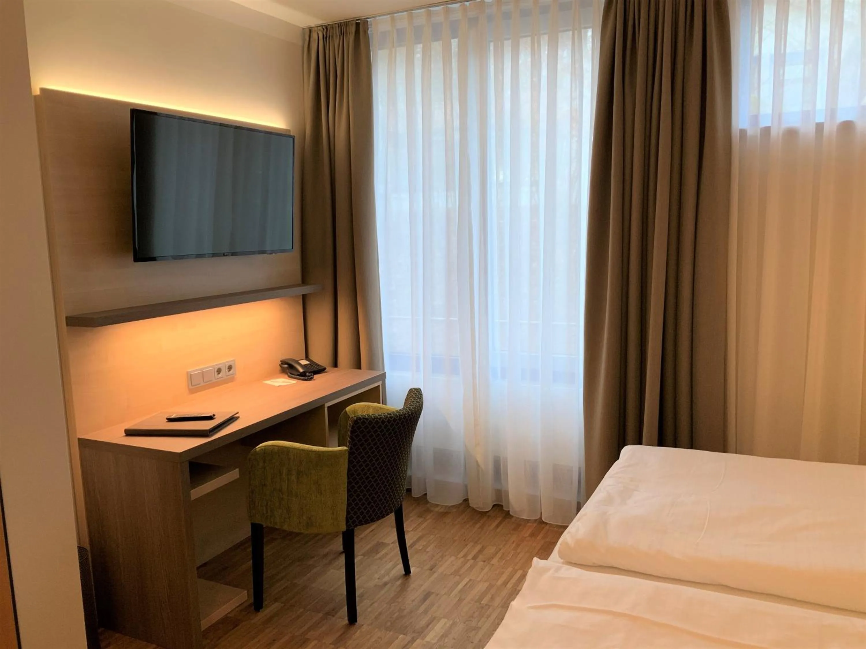 Photo of the whole room, Bed in SeminarZentrum Rückersbach