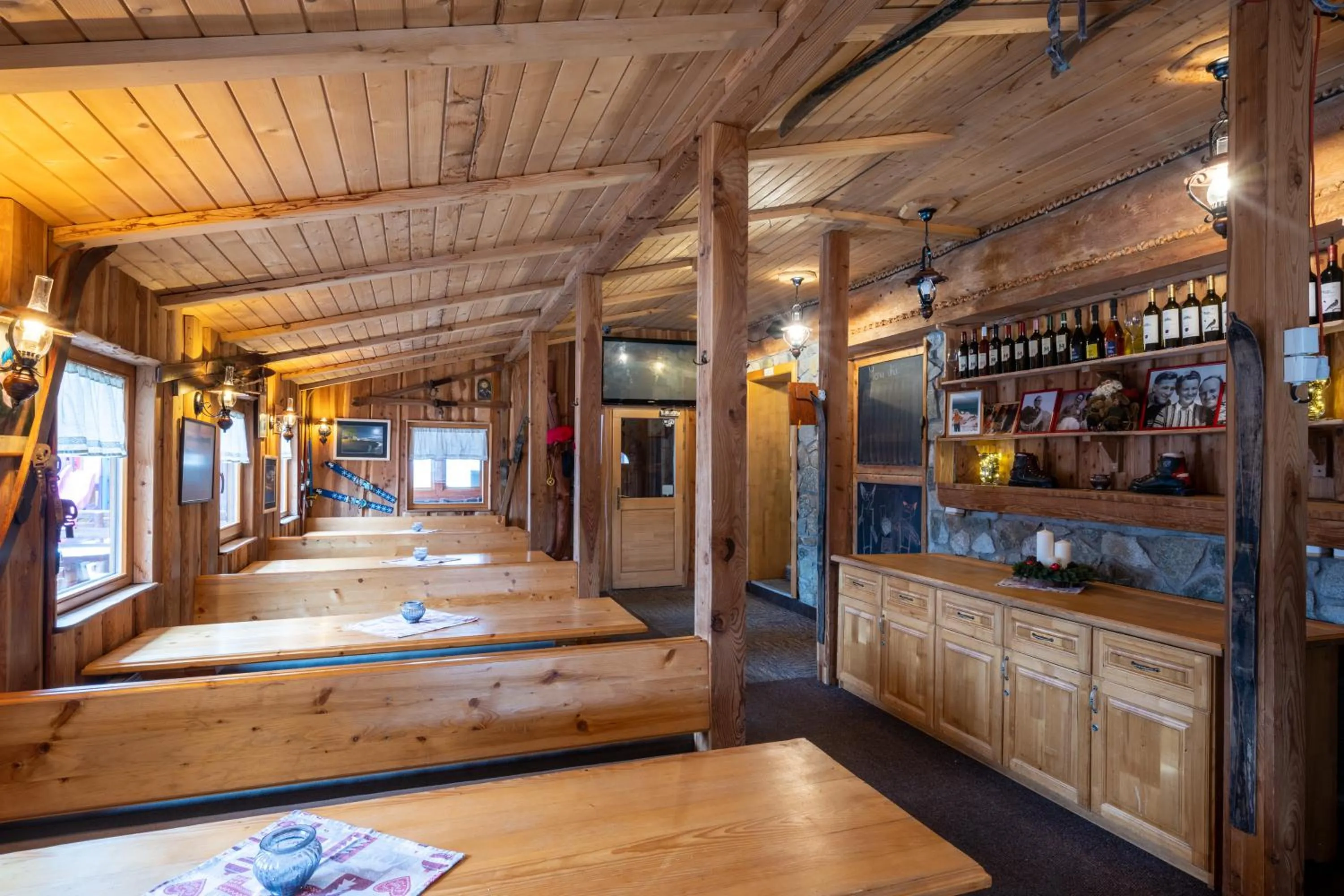 Restaurant/places to eat in Penzion Damisport