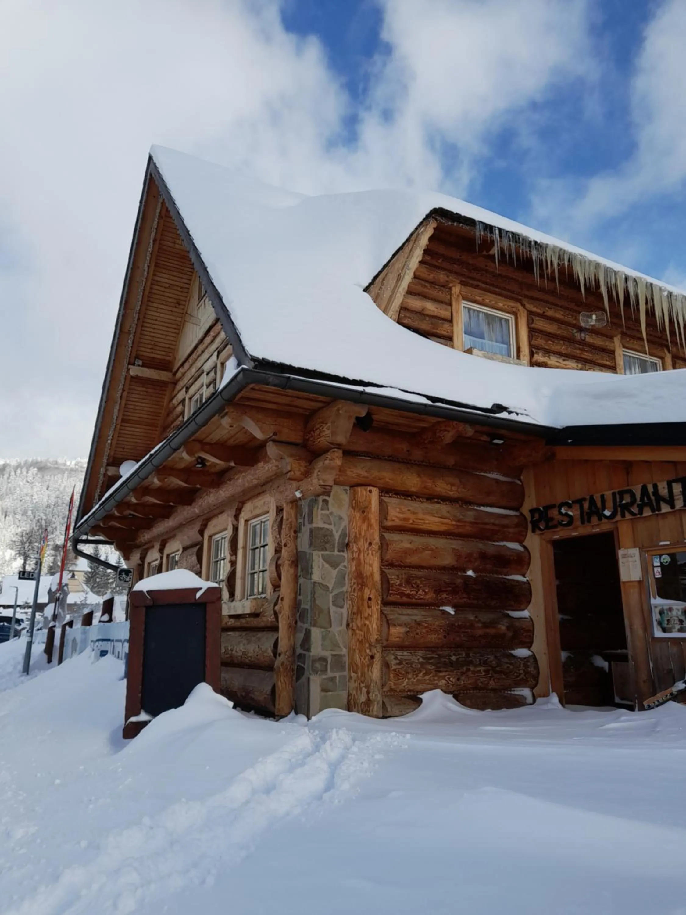 Restaurant/places to eat in Penzion Damisport