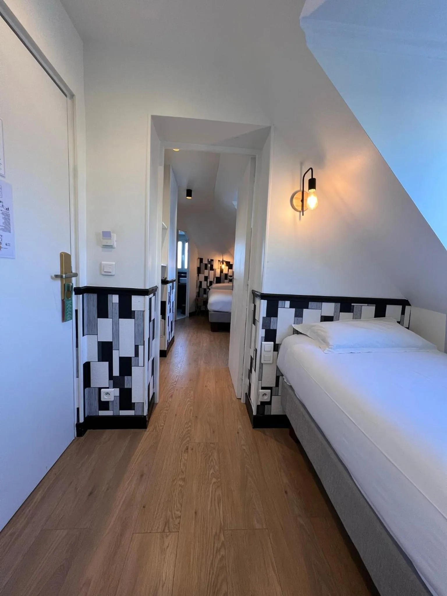 Photo of the whole room, Bed in Hôtel Tilde