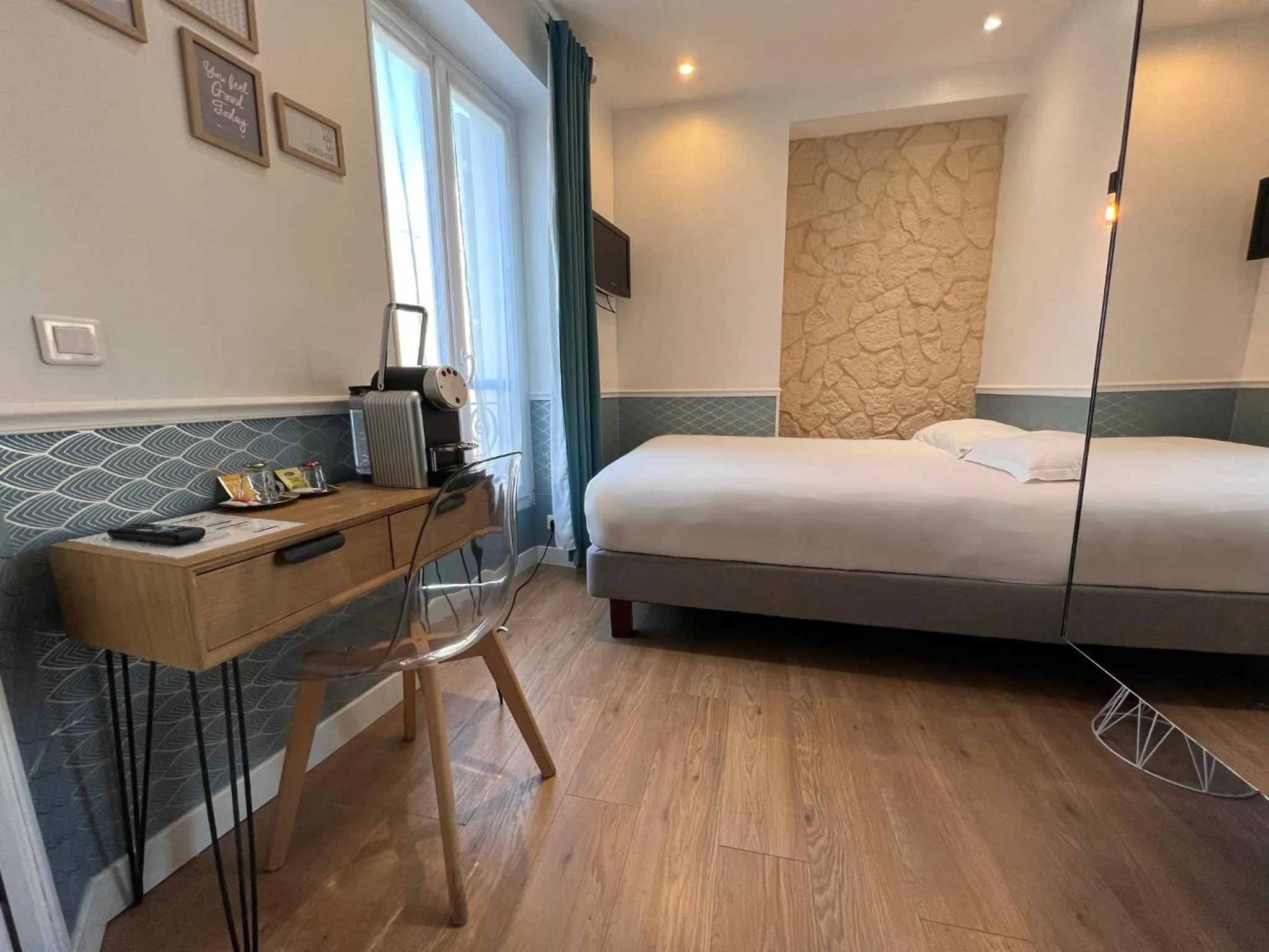 Photo of the whole room, Bed in Hôtel Tilde