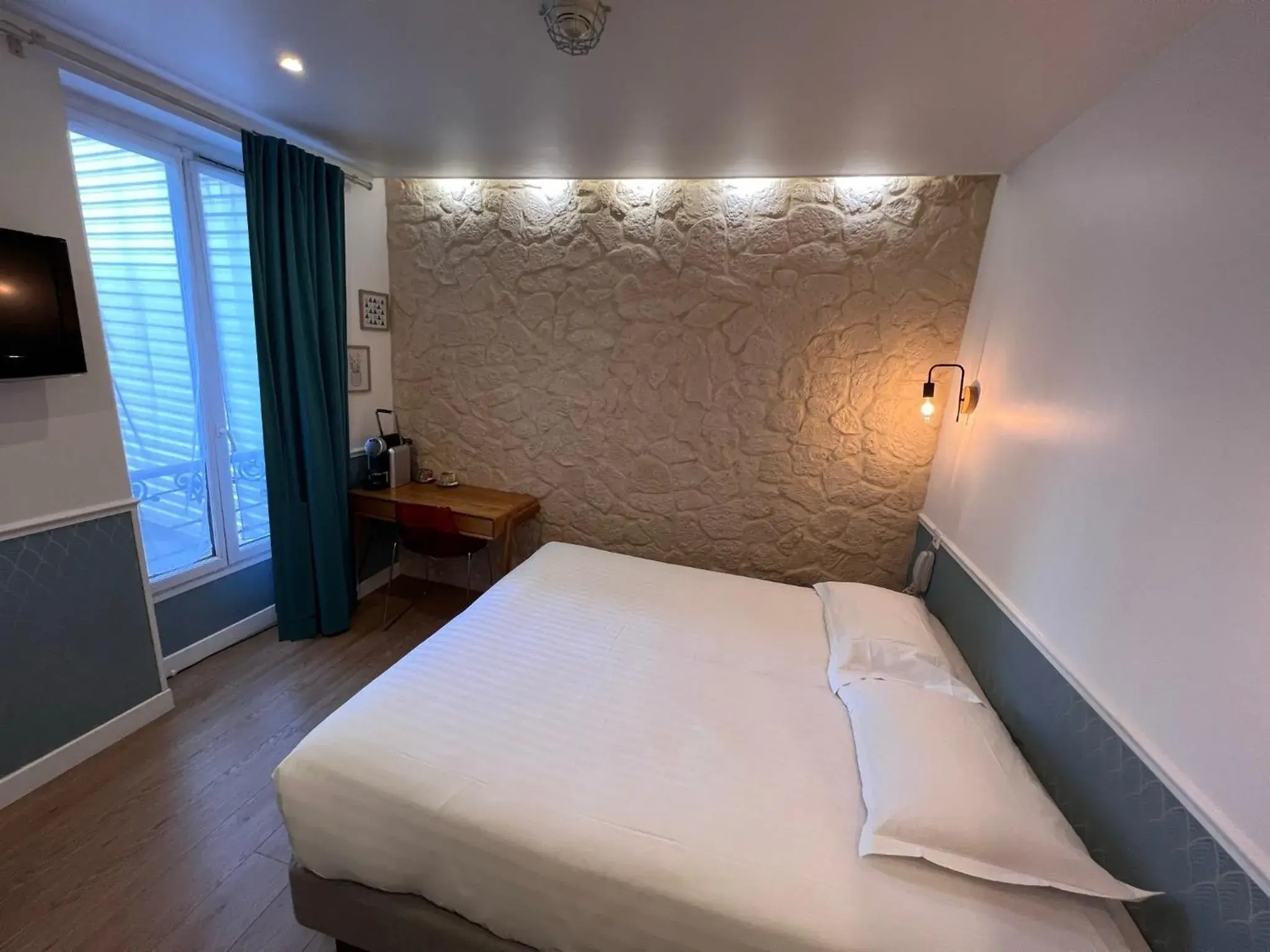 Standard Double or Twin Room in Hôtel Tilde Standard Double or Twin Room in Hôtel Tilde