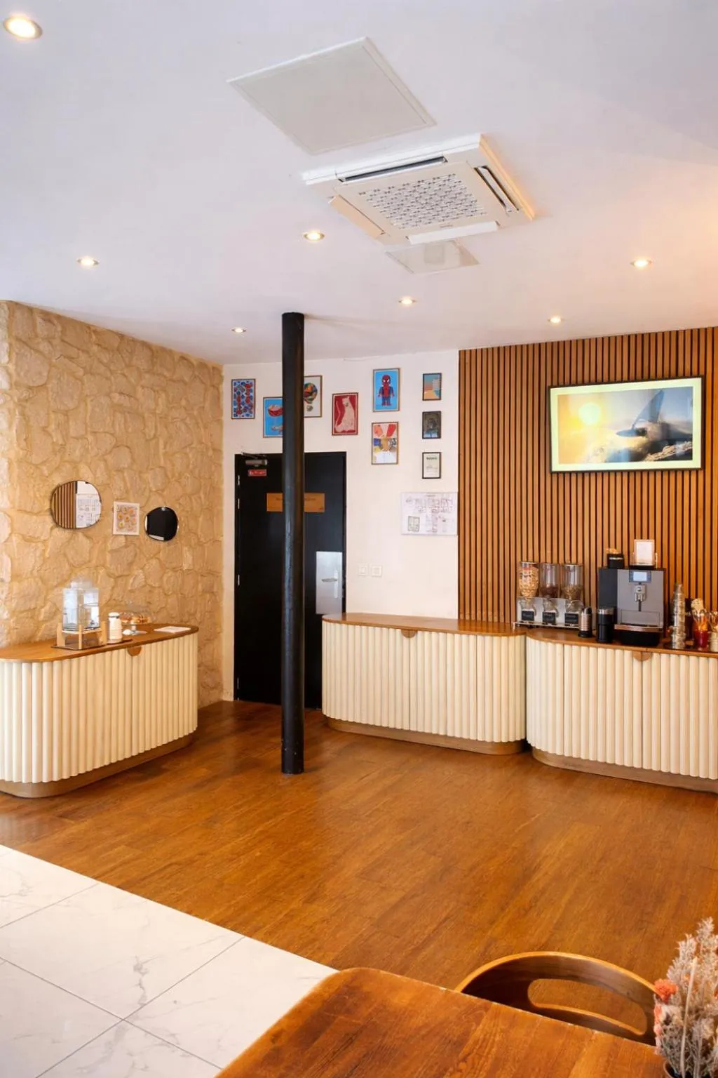 Lobby or reception, Bed in Hôtel Tilde