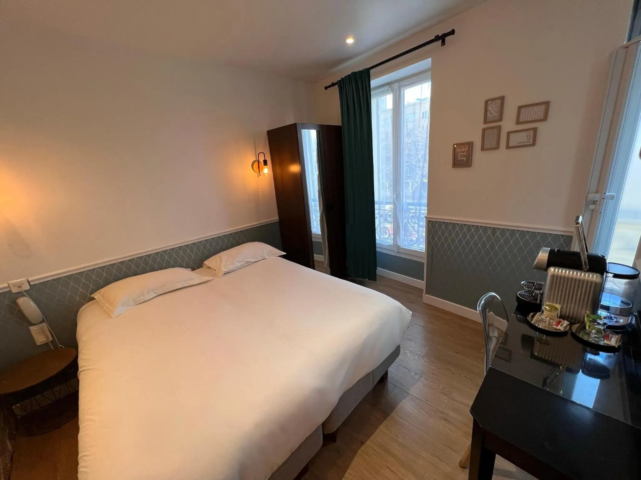 Photo of the whole room, Bed in Hôtel Tilde