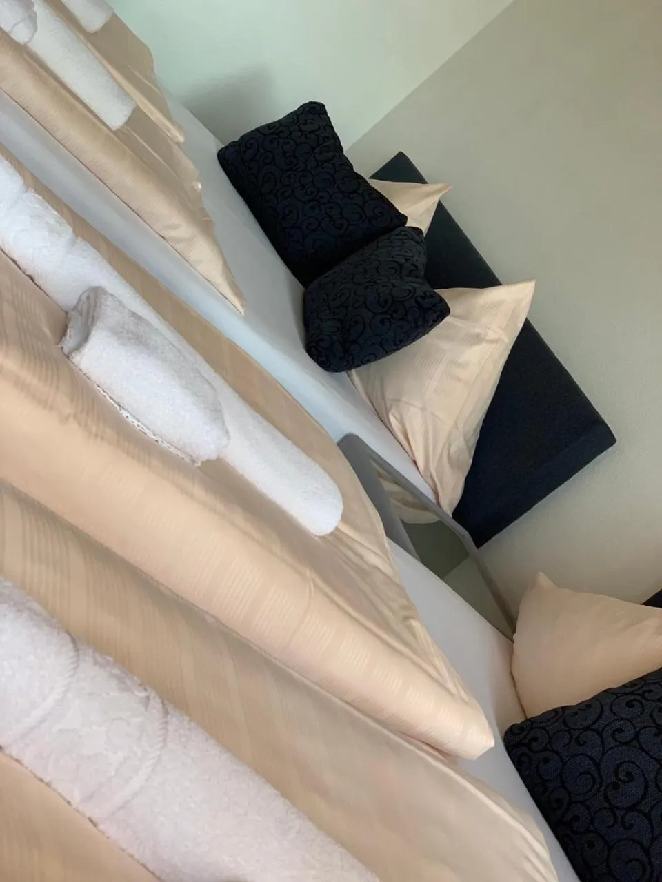 Bed in Hotel Restaurant Memo